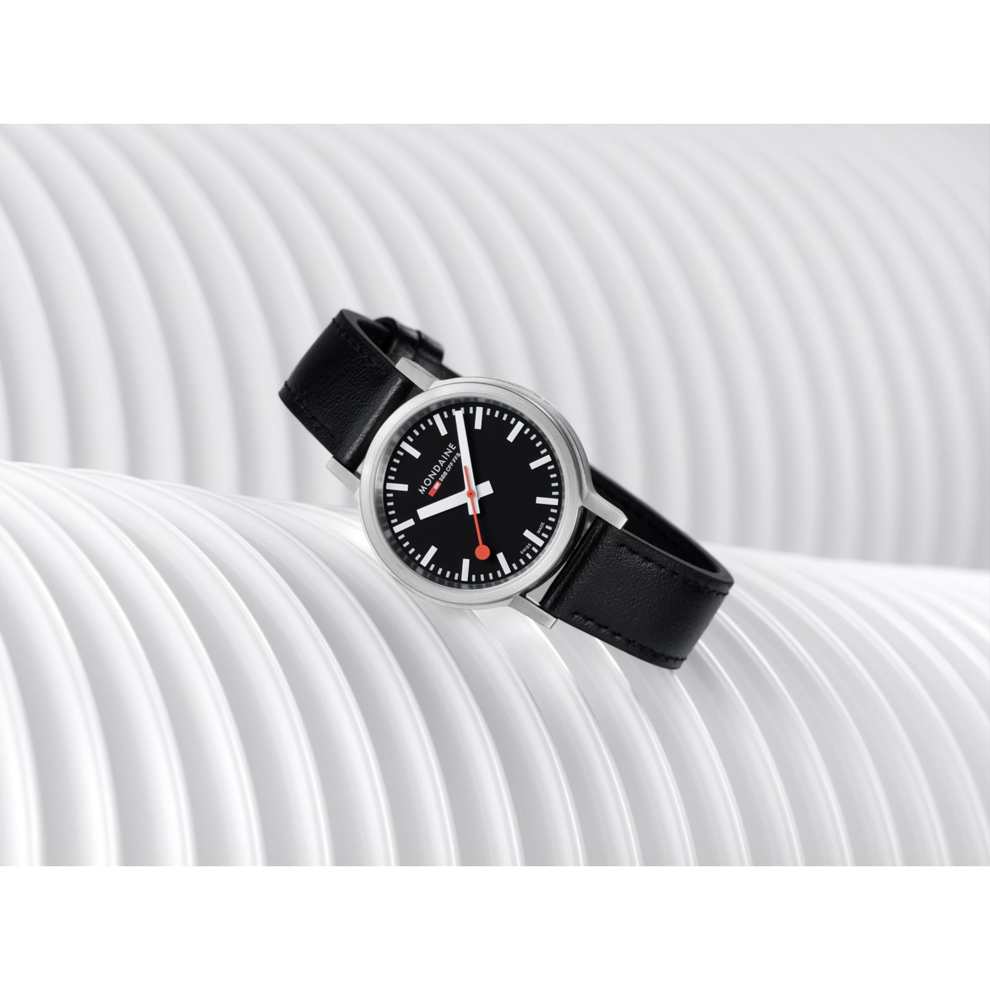 Mondaine stop2go Quarz Schwarzes Zifferblatt Schwarzes Leder Uhr MST.34020.LBV.SET