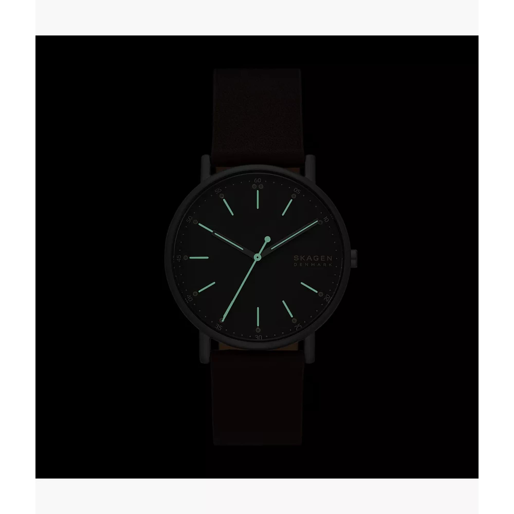 Montre homme Skagen Signatur avec bracelet en cuir bois de cerisier et cadran noir SKW6860