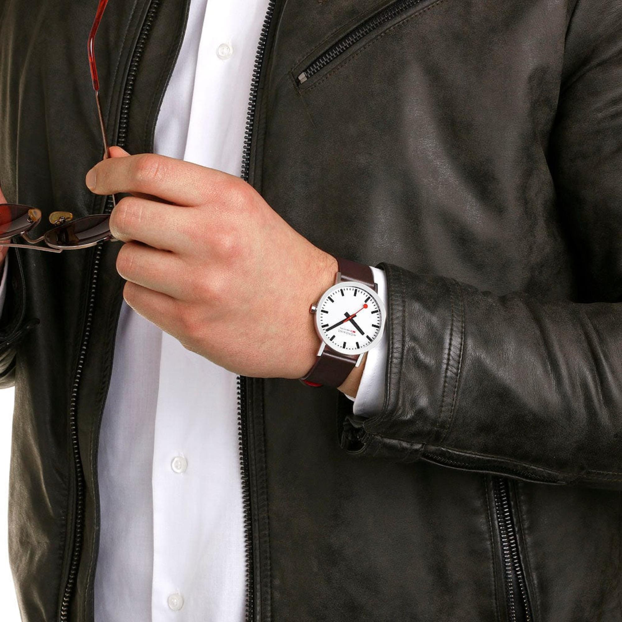 Mondaine Classic 40mm Weißes Zifferblatt Leder Herren Quarz Uhr A660.30360.11SBGV