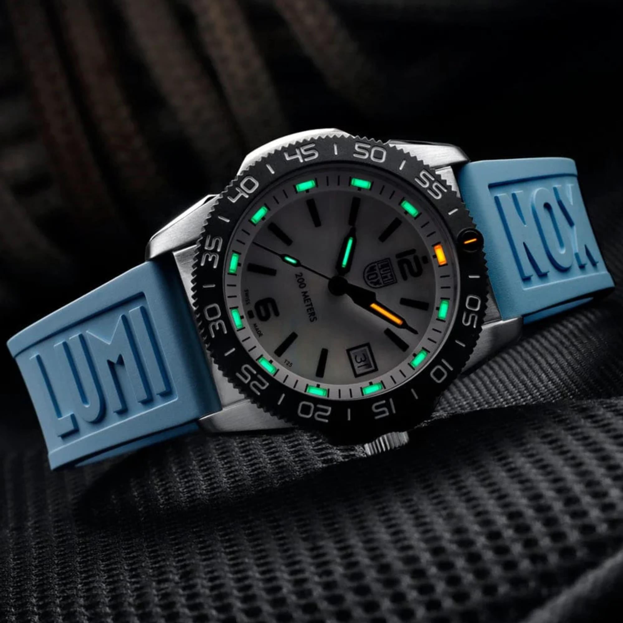 Luminox Pacific Diver 39mm Mother Of Pearl Dial Rubber Quartz Watch XS.3124M