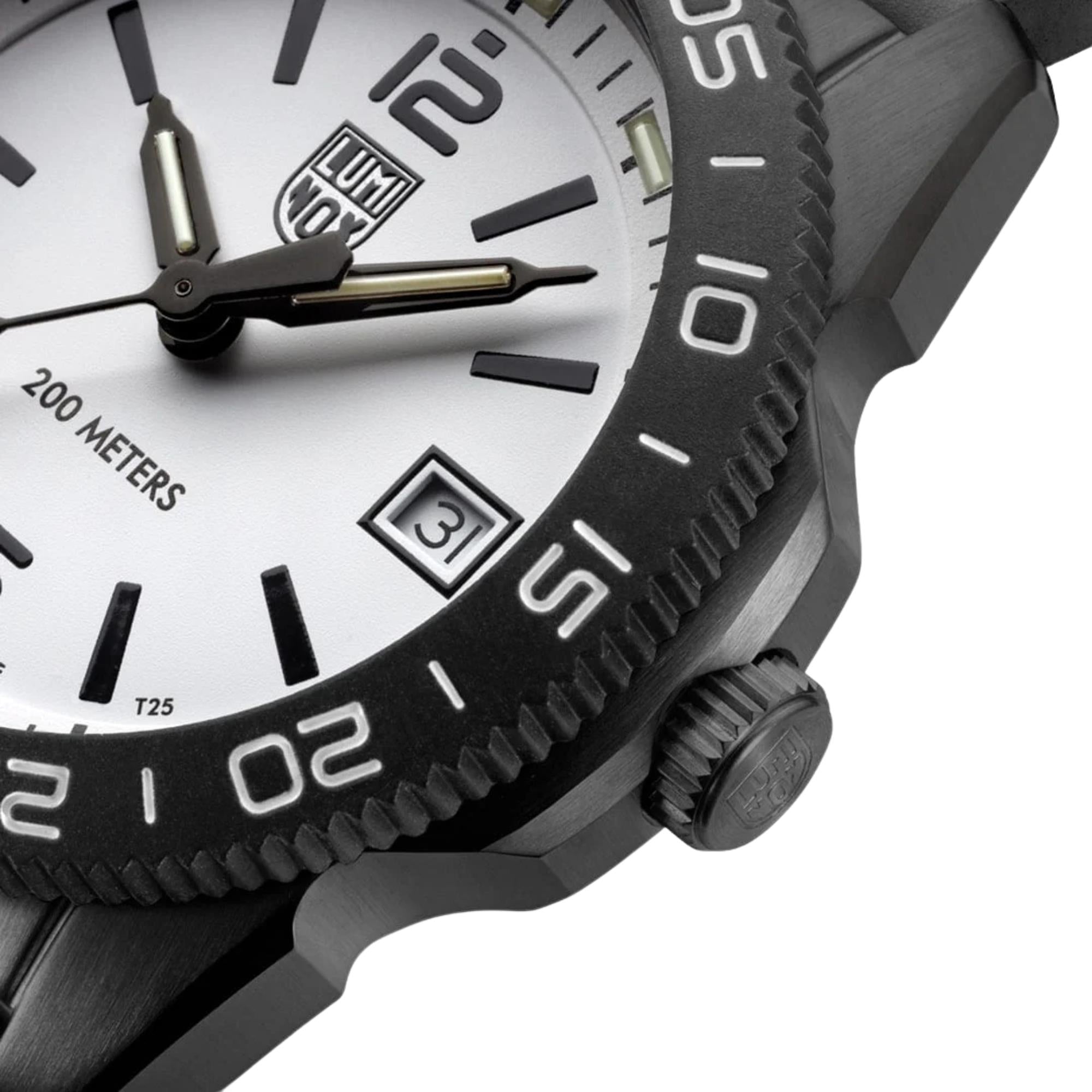 Luminox Pacific Diver 39mm White Dial Rubber Mens Quartz Watch XS.3127M