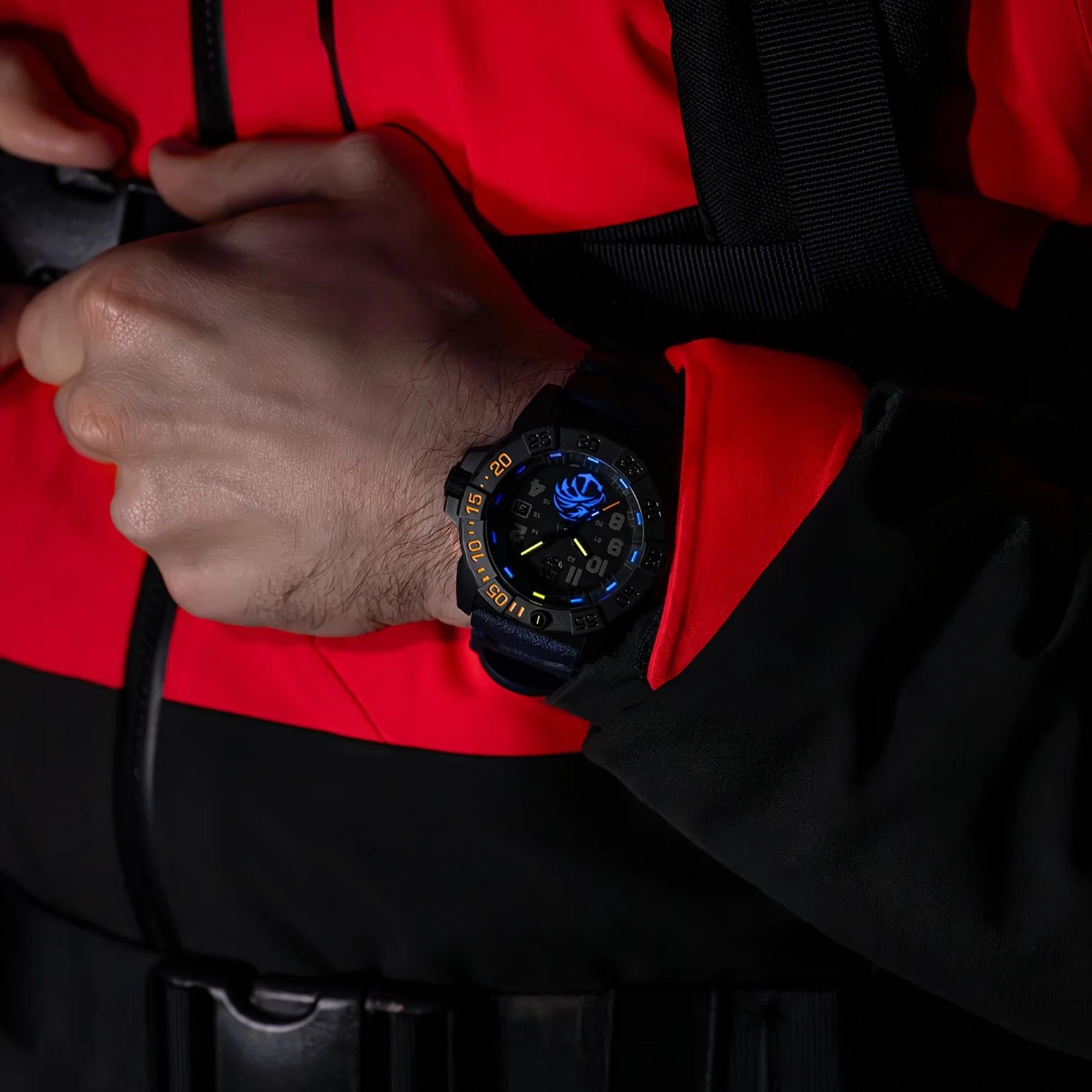 Luminox Navy Seal 45mm Schwarzes Zifferblatt Gummi Herren Quarz Uhr XS.3505.NSF.N