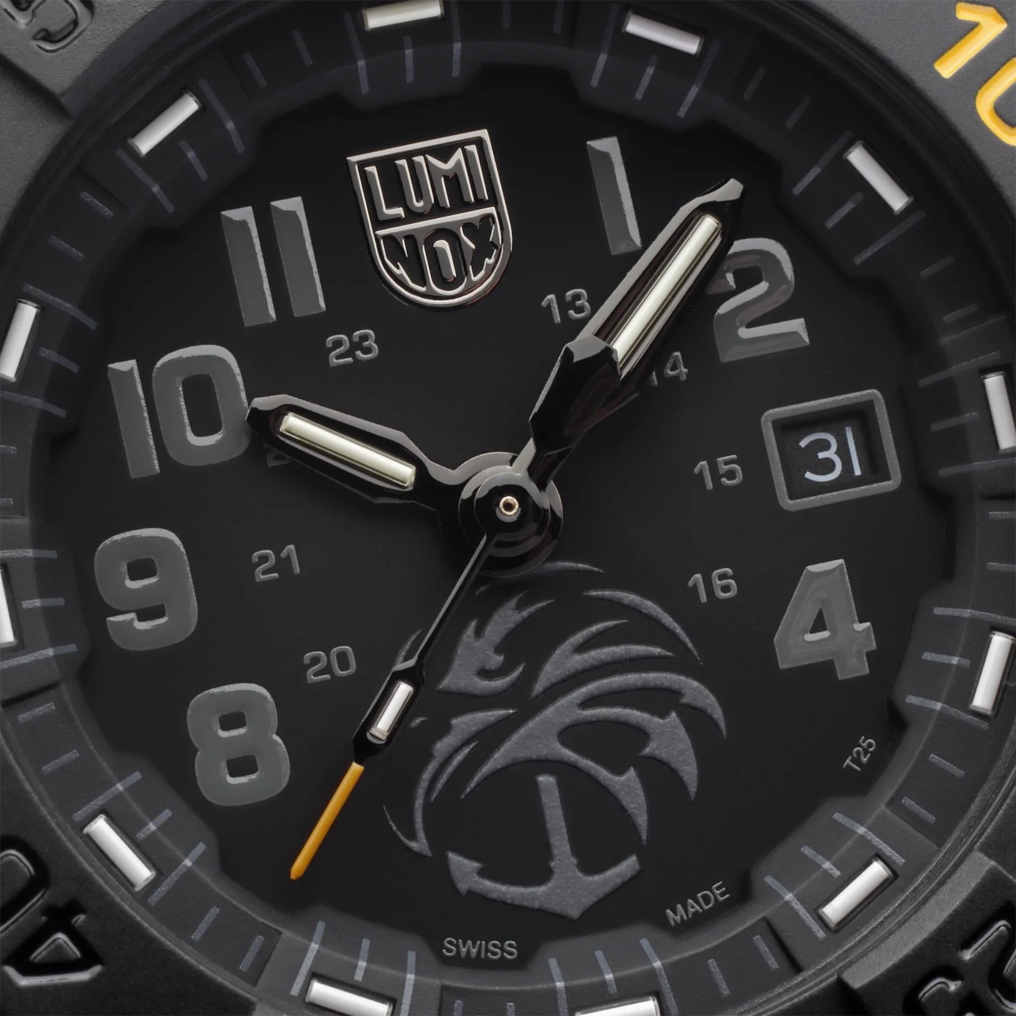 Luminox Navy Seal 45mm Schwarzes Zifferblatt Gummi Herren Quarz Uhr XS.3505.NSF.N