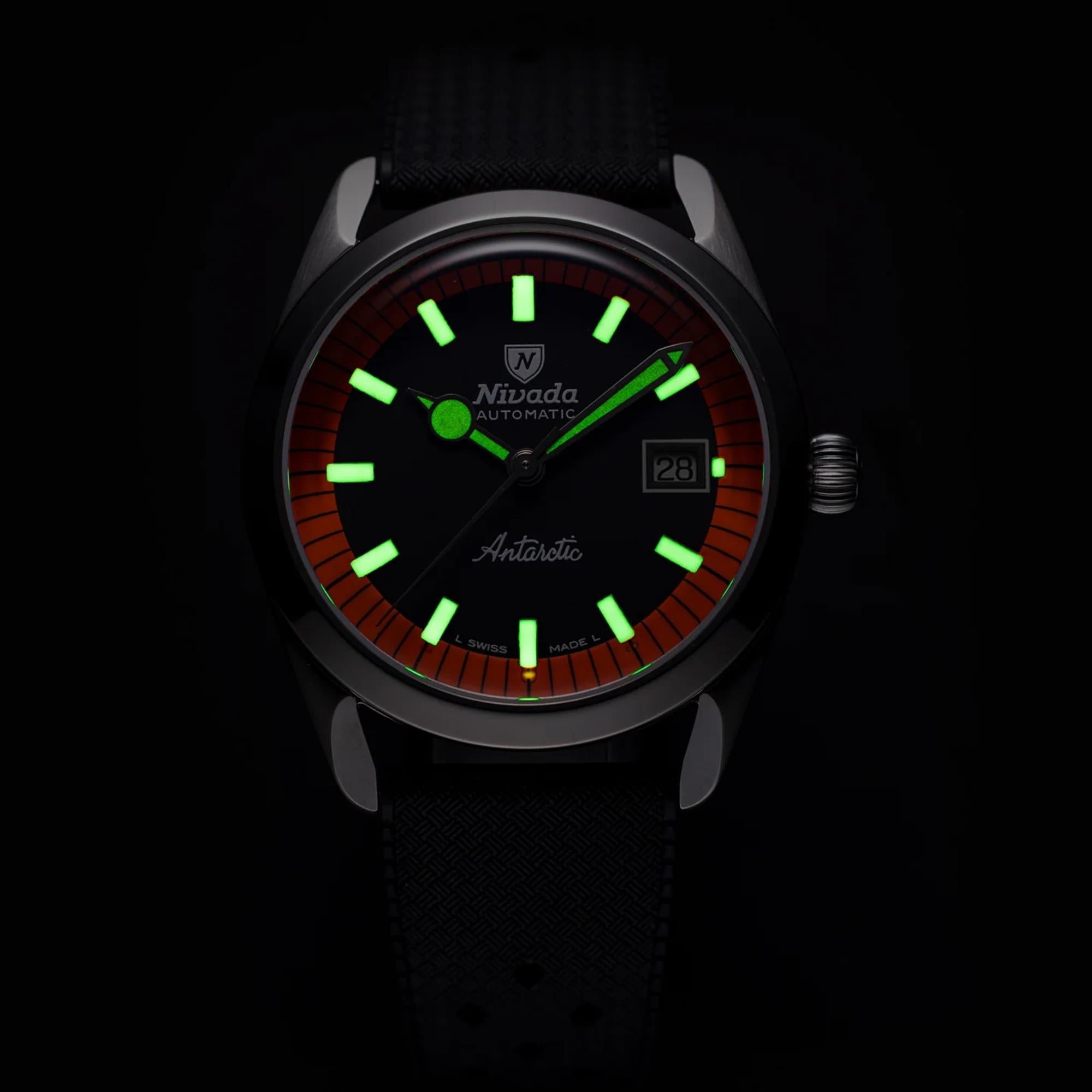 Nivada Grenchen Super Antarctic 38mm Schwarzes Zifferblatt Gummi Herren Automatik Uhr 32056A01