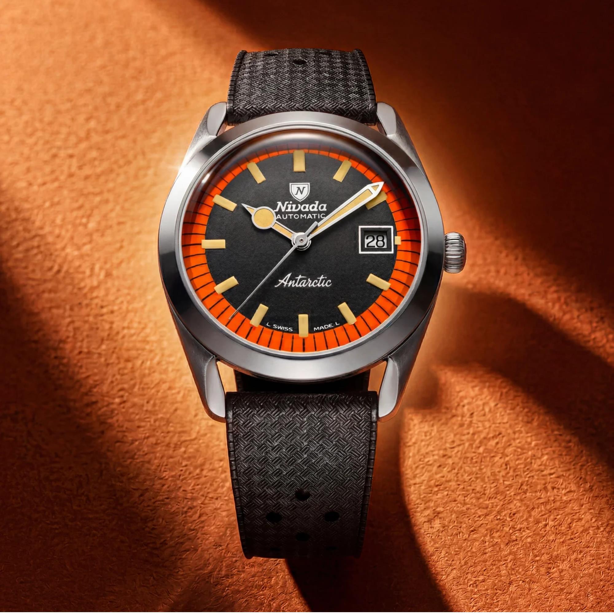 Nivada Grenchen Super Antarctic 38mm Schwarzes Zifferblatt Gummi Herren Automatik Uhr 32056A01