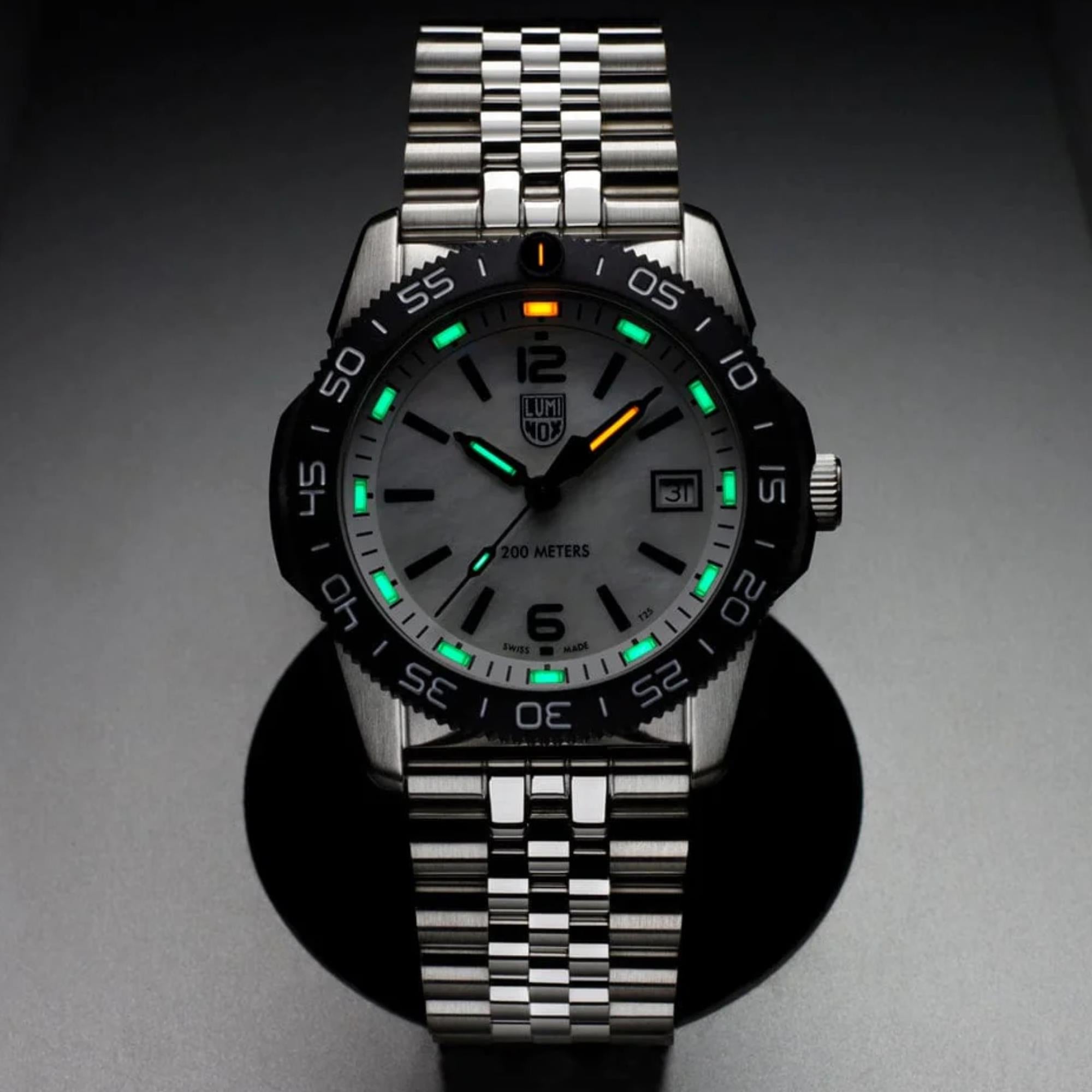 Montre quartz Luminox Pacific Diver Ripple 39mm cadran nacre acier XS.3126M.1