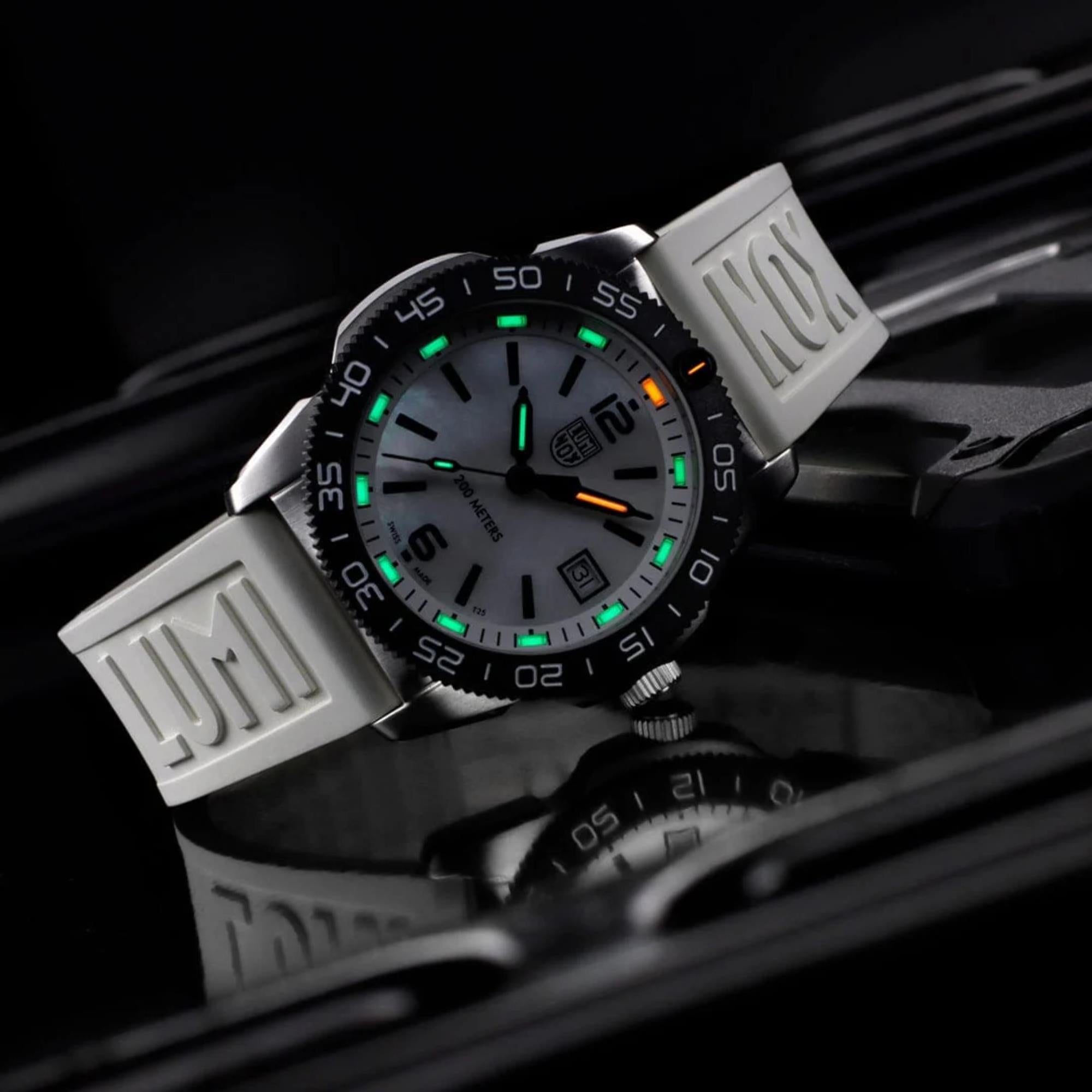 Luminox Pacific Diver Ripple 39mm Mother of Pearl Dial Rubber Quartz Watch XS.3128M.SET