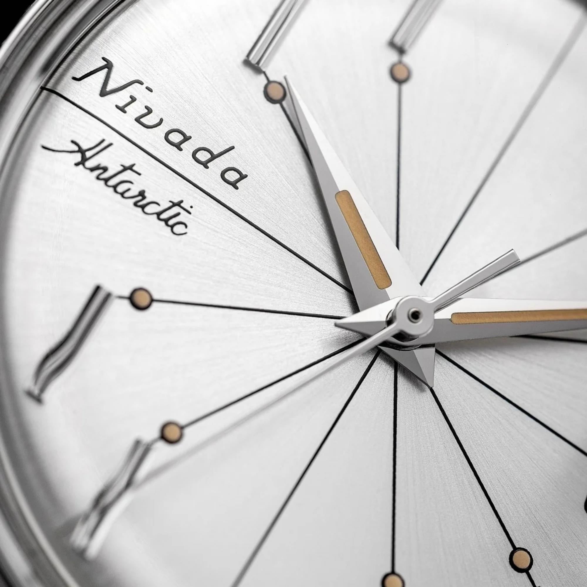 Nivada Grenchen Antarctic Spider 35mm Silver Dial Rubber Mens Manual-Wind Watch 35012M01