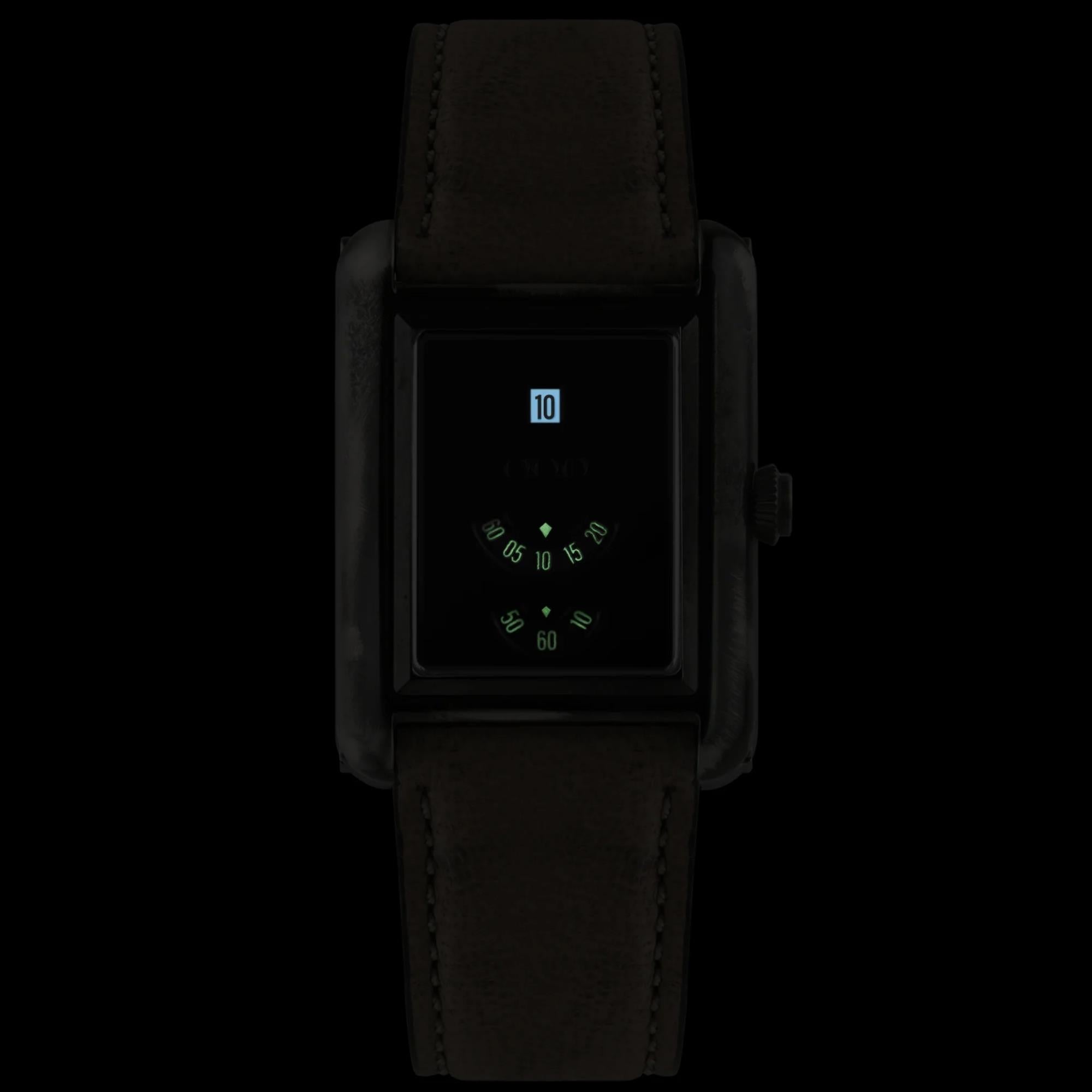 Out of Order Forma Venti F20BLK.OOO luminous dial view in the dark