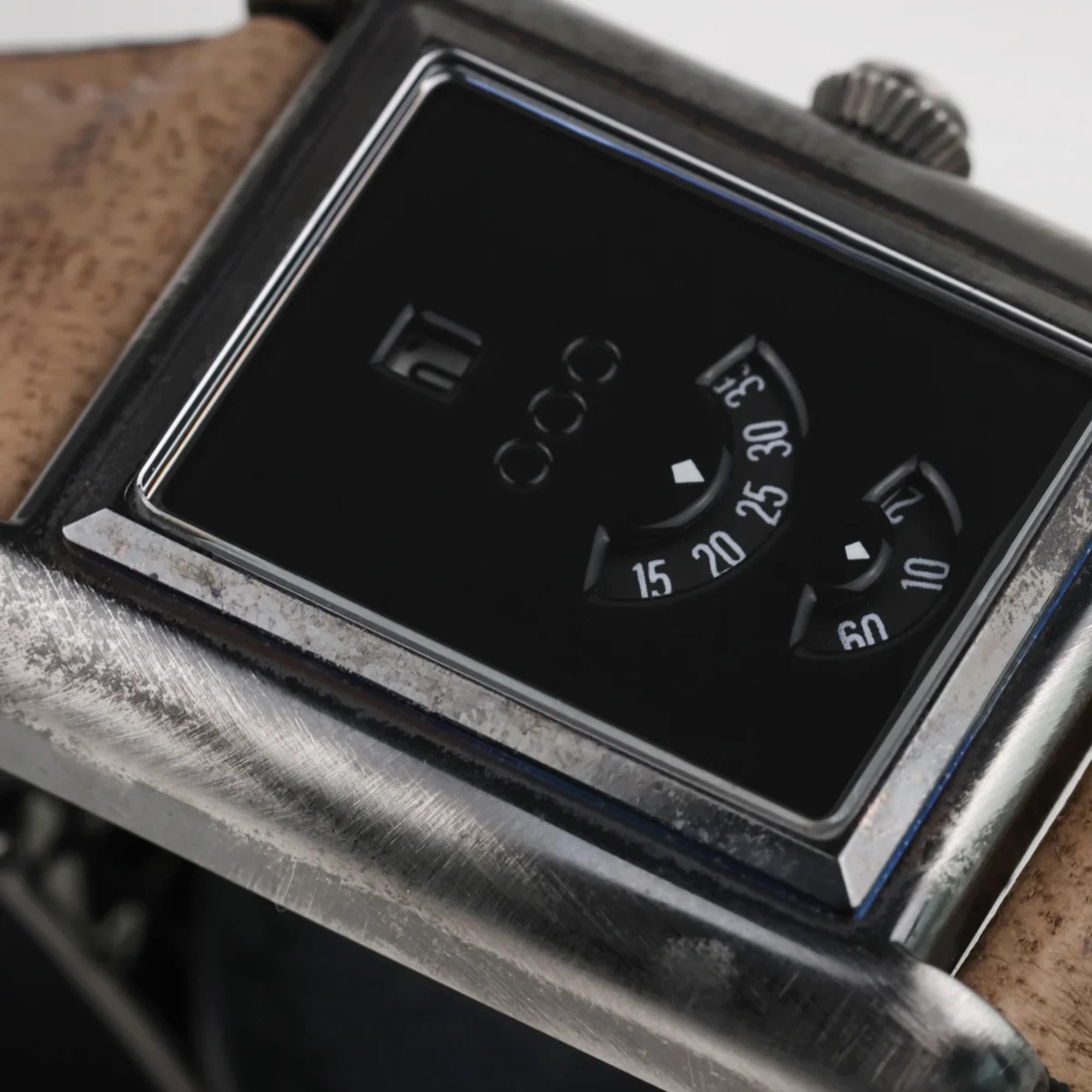 Out of Order Forma Venti F20BLK.OOO macro dial close up view