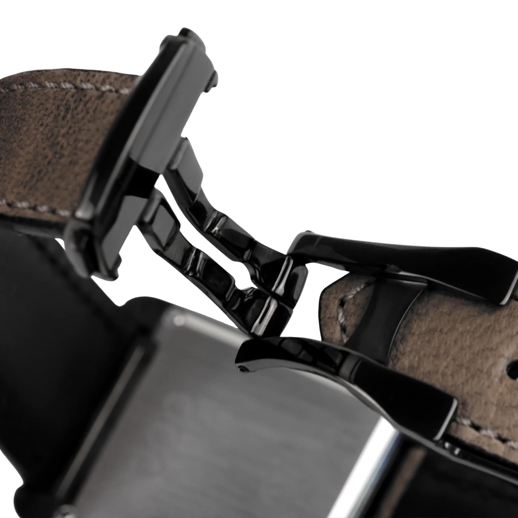 Out of Order Forma Venti F20BLK.OOO deployment clasp open view close up