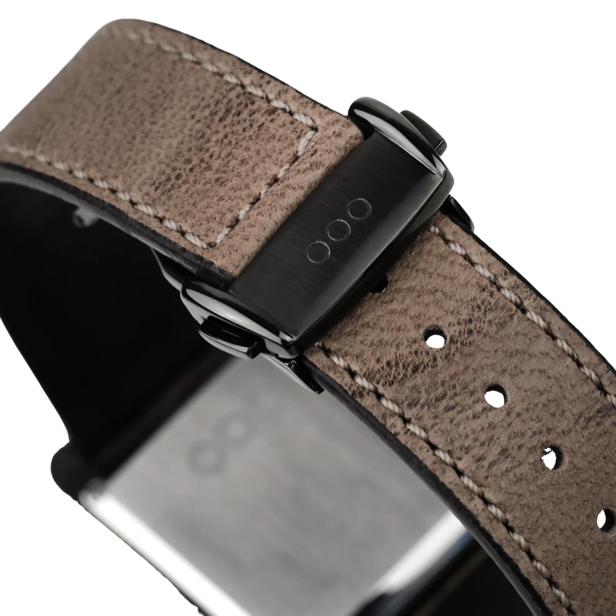 Out of Order Forma Venti Jump Hour F20BLK.OOO brown leather strap and black clasp detail