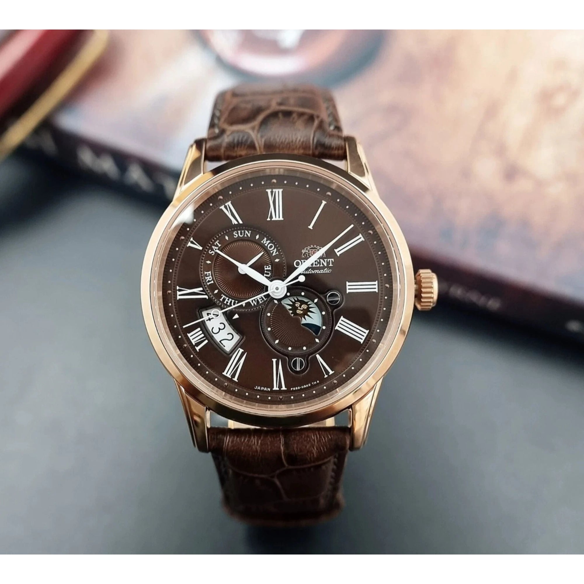 Orient Bambino 42,5mm Sonne und Mond braunes Zifferblatt Leder Herren Automatik Uhr RA-AK0009T30B