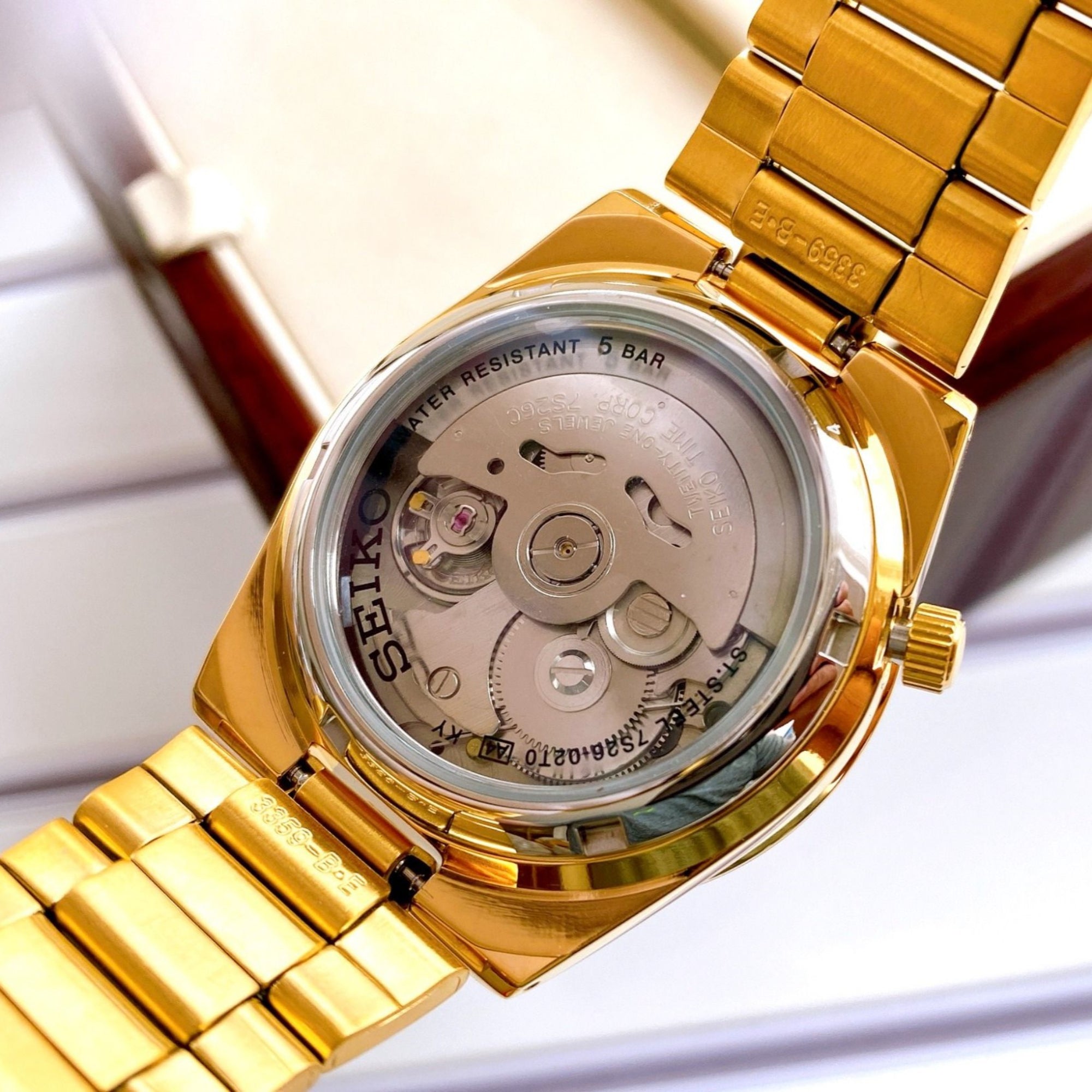 Seiko 5 SNKE06K1 open case back automatic movement