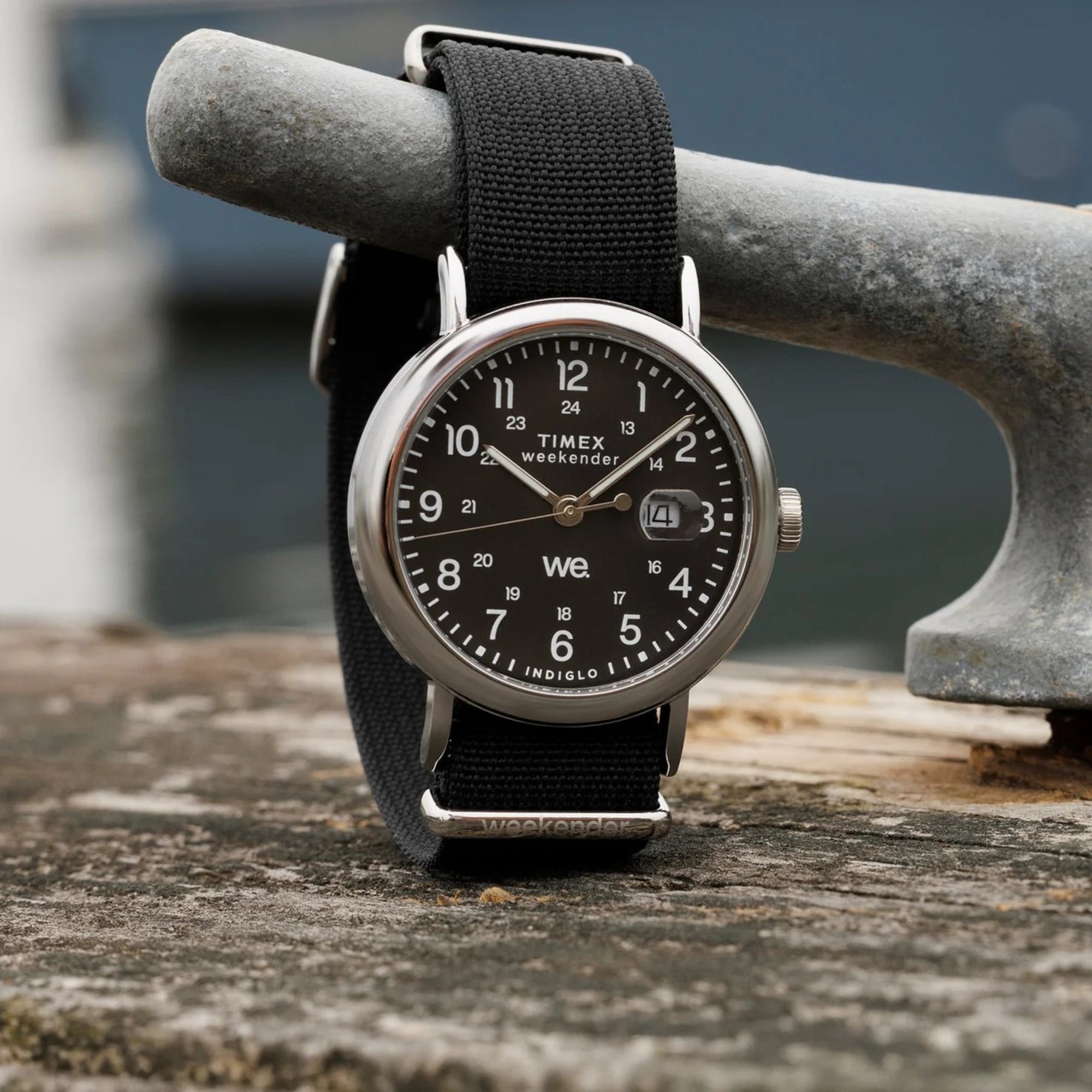 Timex Weekender 40mm Schwarzes Zifferblatt Stoff Herren Quarz Uhr TW2W86100