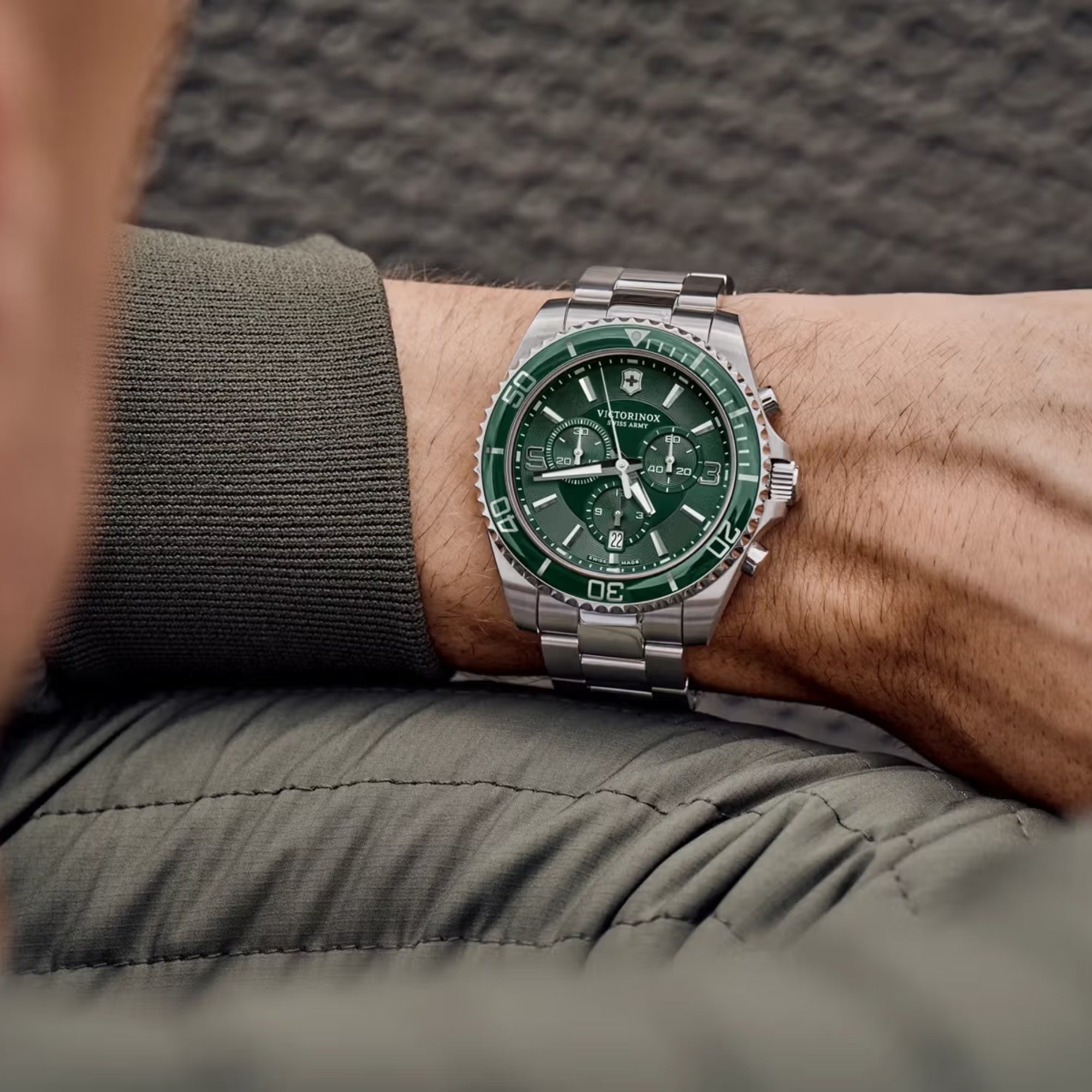 Victorinox Maverick 43mm Chronograph Grünes Zifferblatt Stahl Herren Quarz Uhr 241946