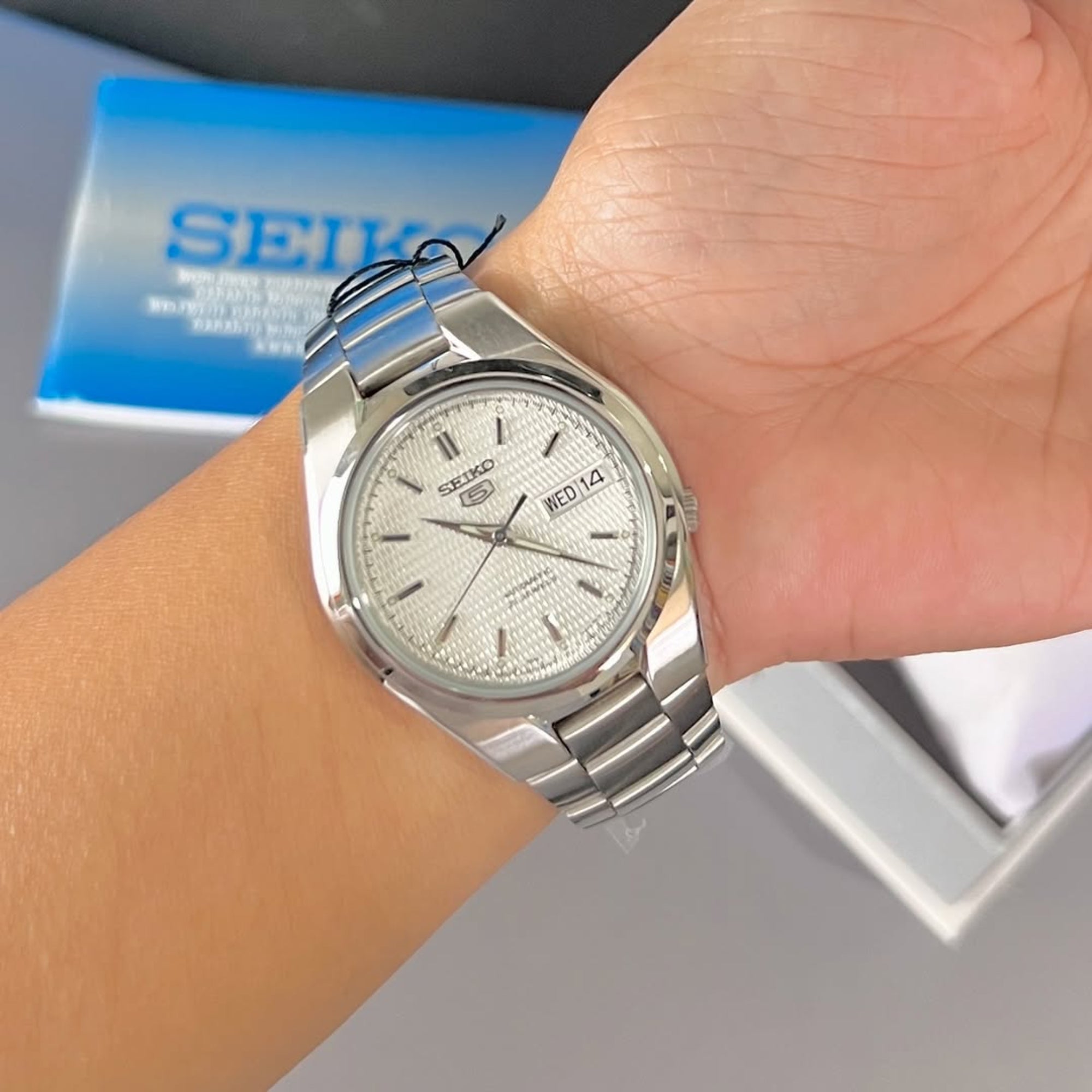 Seiko 5 Automatik Weißes Zifferblatt Stahlarmband Herren Uhr SNK601K1