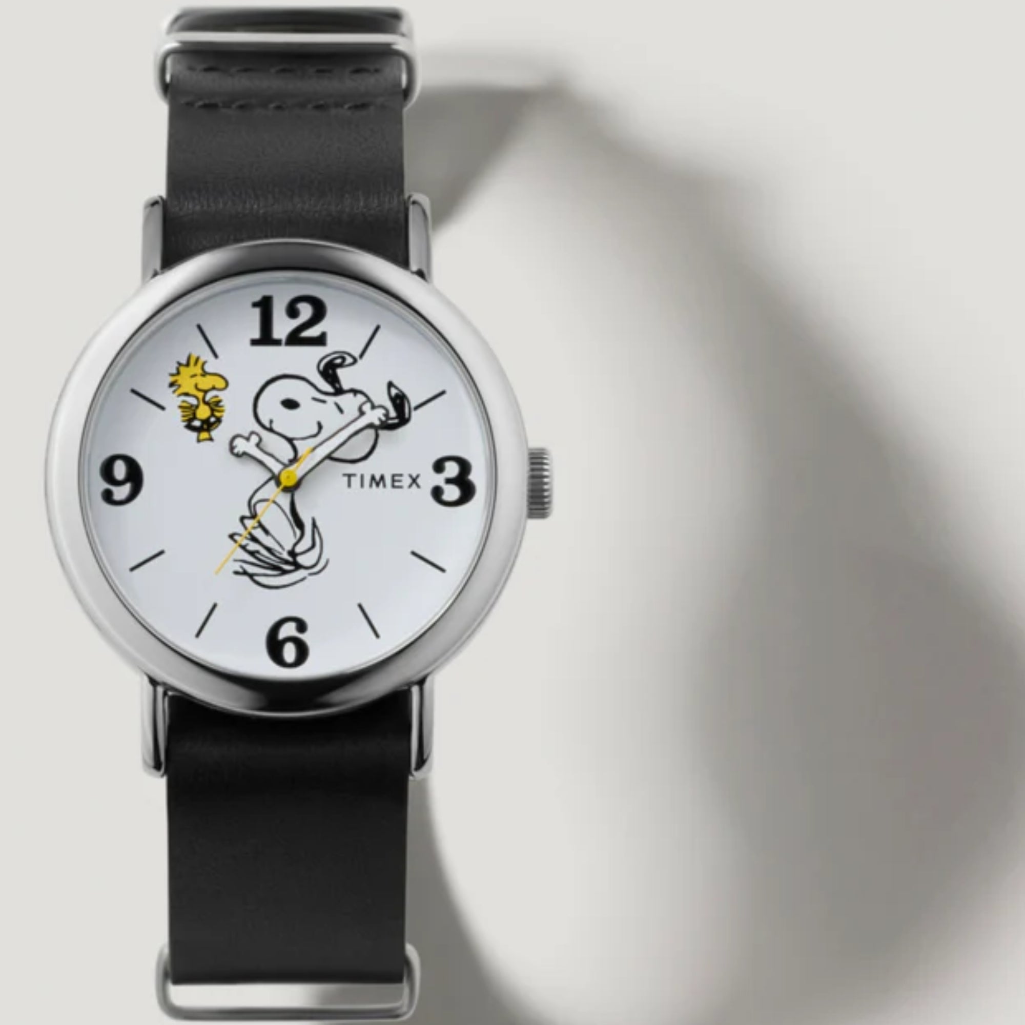 Timex Peanuts 40mm Weißes Zifferblatt Leder Quarz Uhr TW2Y60900
