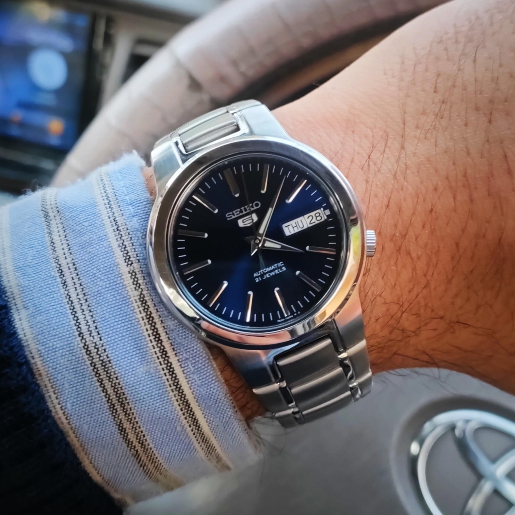 Seiko 5 Automatik Blauer Zifferblatt Stahl Armband Herren Uhr SNKA05K1