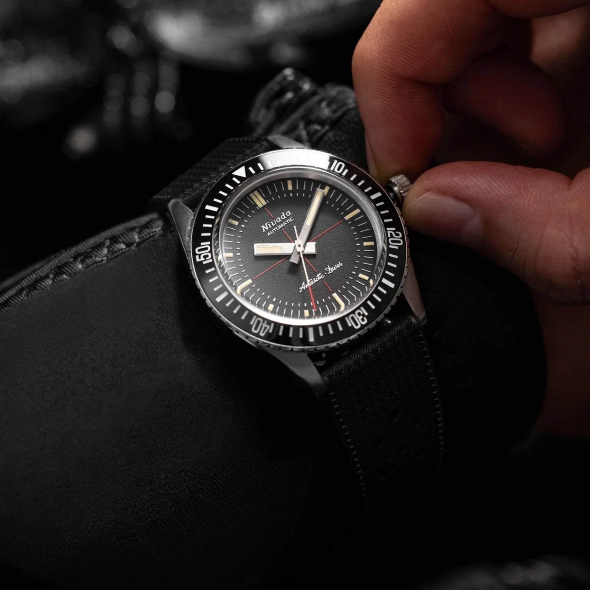 Nivada Grenchen Antarctic Diver 38mm Black Matte Crosshair Dial Rubber Mens Automatic Watch 32038A01