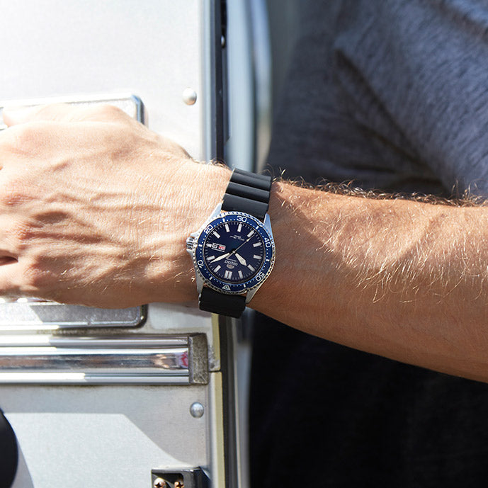 Orient Mako III RA-AA0006L19B blue bezel dive watch with black silicone strap on a wrist