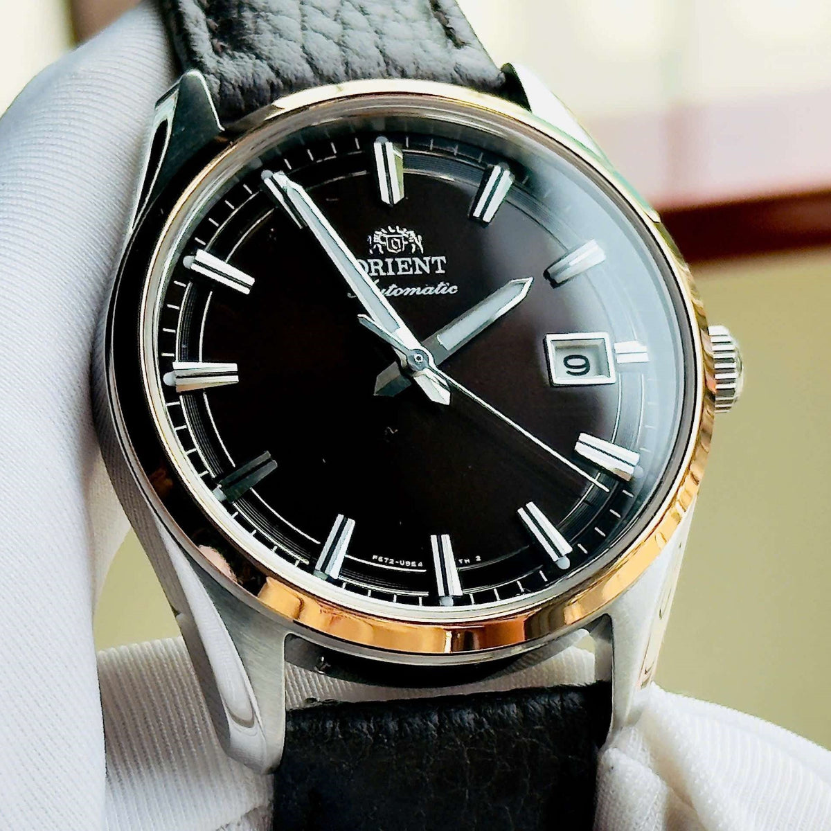 Orient Stretto RA-AC0R03Y30B brown dial with rose gold accents close-up