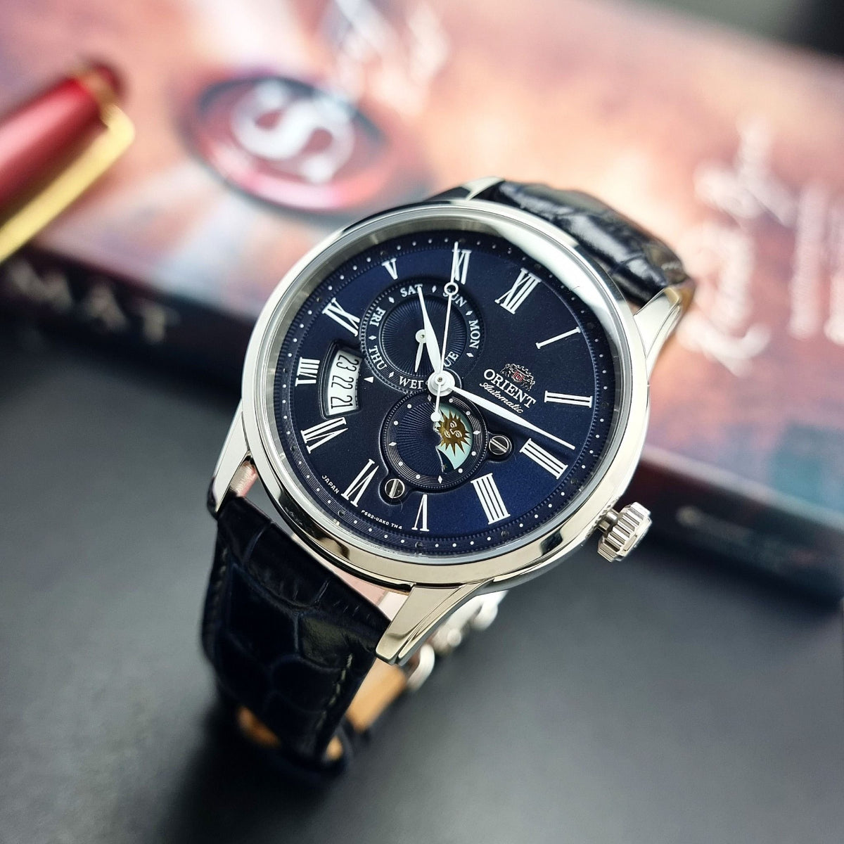 Orient Sun and Moon 42,5 mm Blaues Zifferblatt Leder Herren Automatik Uhr RA-AK0011D30B