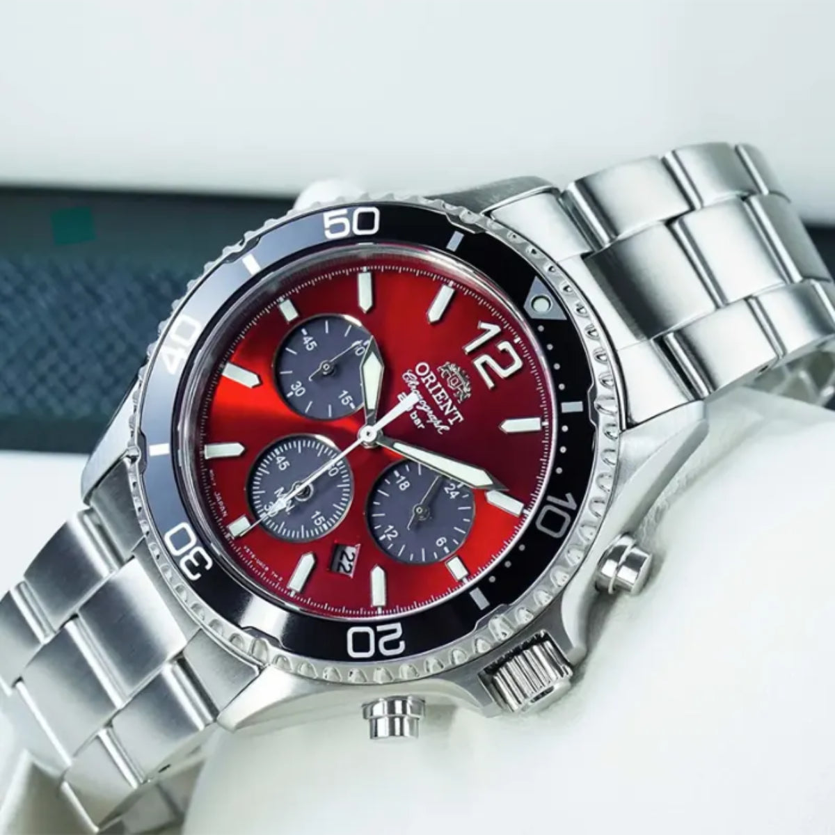 Orient Mako RA-TX0207R10B red dial with three sub-dials close-up