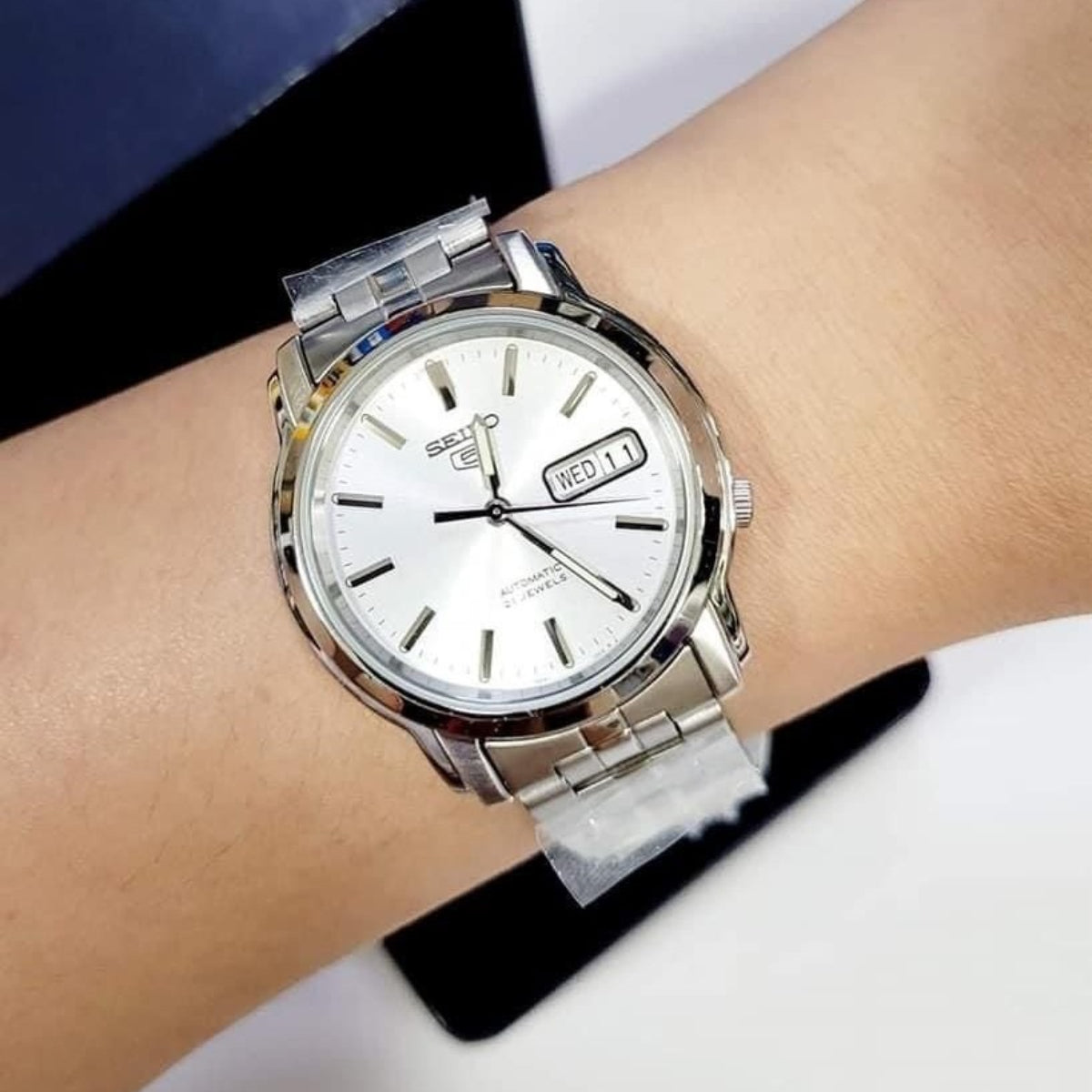 Seiko 5 Automatik Silbernes Zifferblatt Edelstahl Armband Herren Uhr SNKK65K1