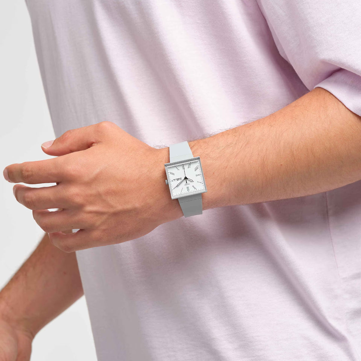 Swatch WAS WÄRE...GRAU? Quadratische Bioceramic Uhr mit weißem Zifferblatt und biobasiertem Armband SO34M700
