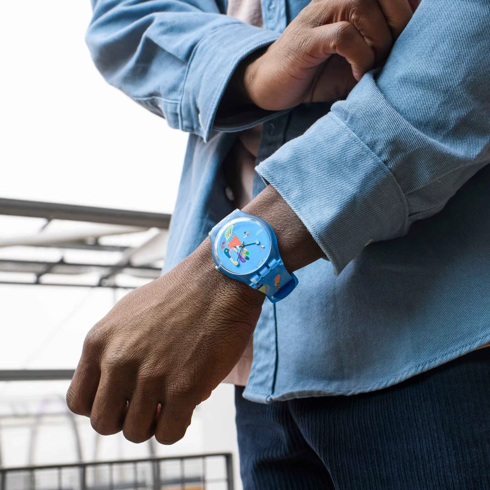 Swatch Original Blauer Himmel von Vassily Kandinsky Blaues Zifferblatt Silikon Uhr SUOZ342