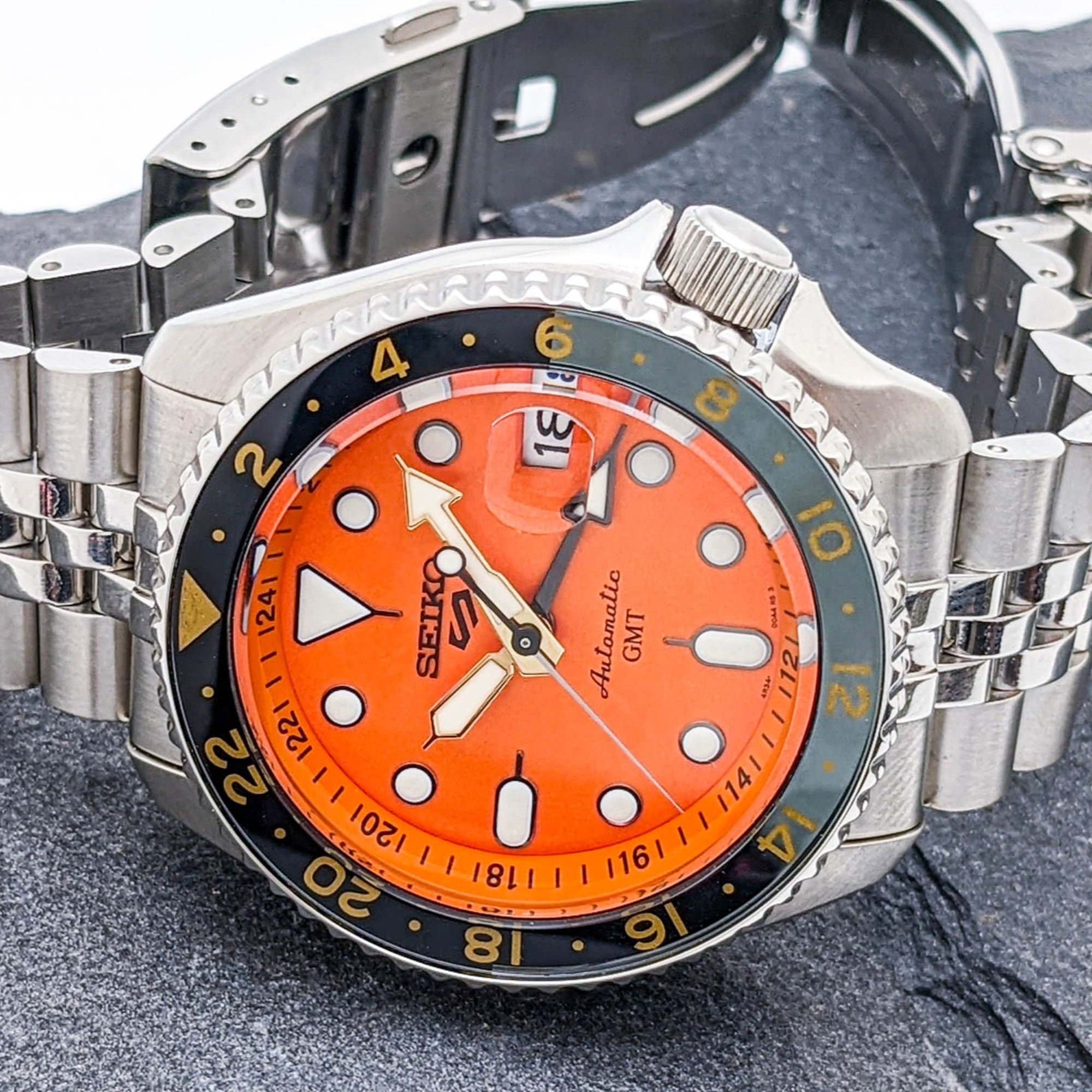 Seiko 5 Sports GMT 'Mikan Oranges Zifferblatt SKX Neuinterpretation Herren Uhr SSK005K1