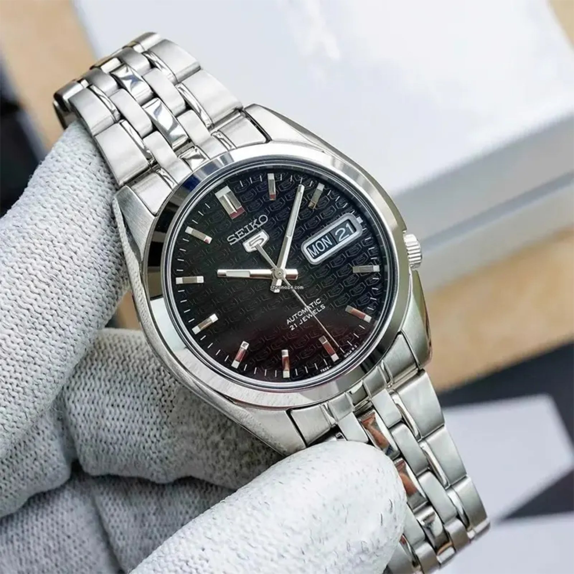 Seiko 5 Automatic Black Dial Steel Strap Men's Watch SNK361K1