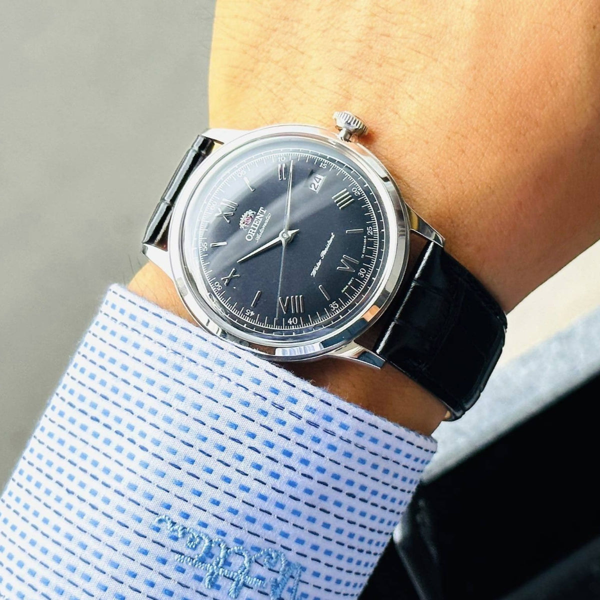 ORIENT Bambino 40,5 mm Klassische Version 2 Schwarzes Zifferblatt Leder Herren Automatikarmbanduhr TAC0000AB0