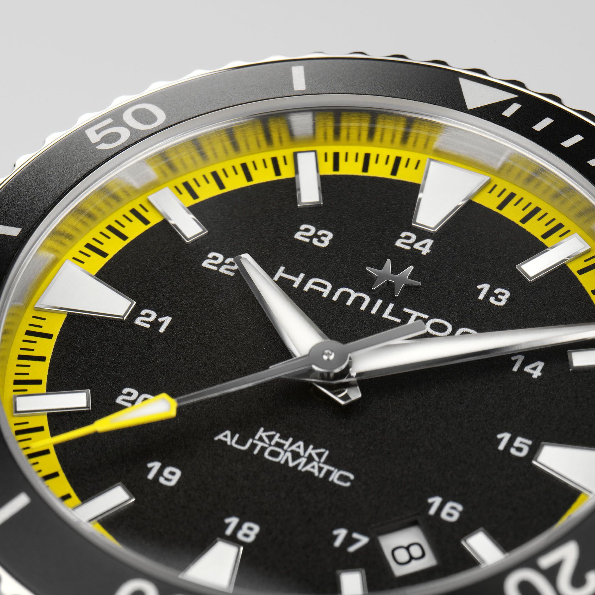 Hamilton Khaki Navy 40mm Scuba Black Dial Rubber Mens Automatic Watch H82395332