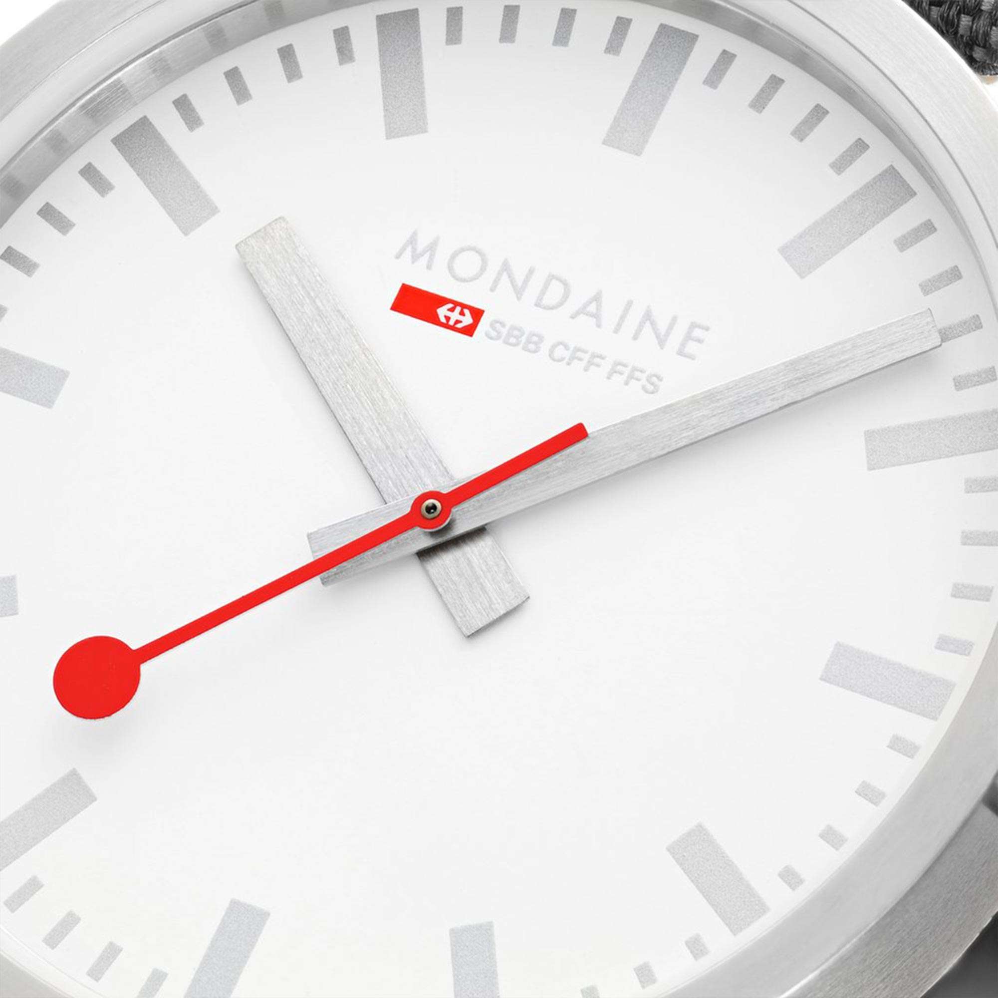 Mondaine Classic Quarz Weißes Zifferblatt Graues Textilarmband Herren Uhr A660.30360.17SBB