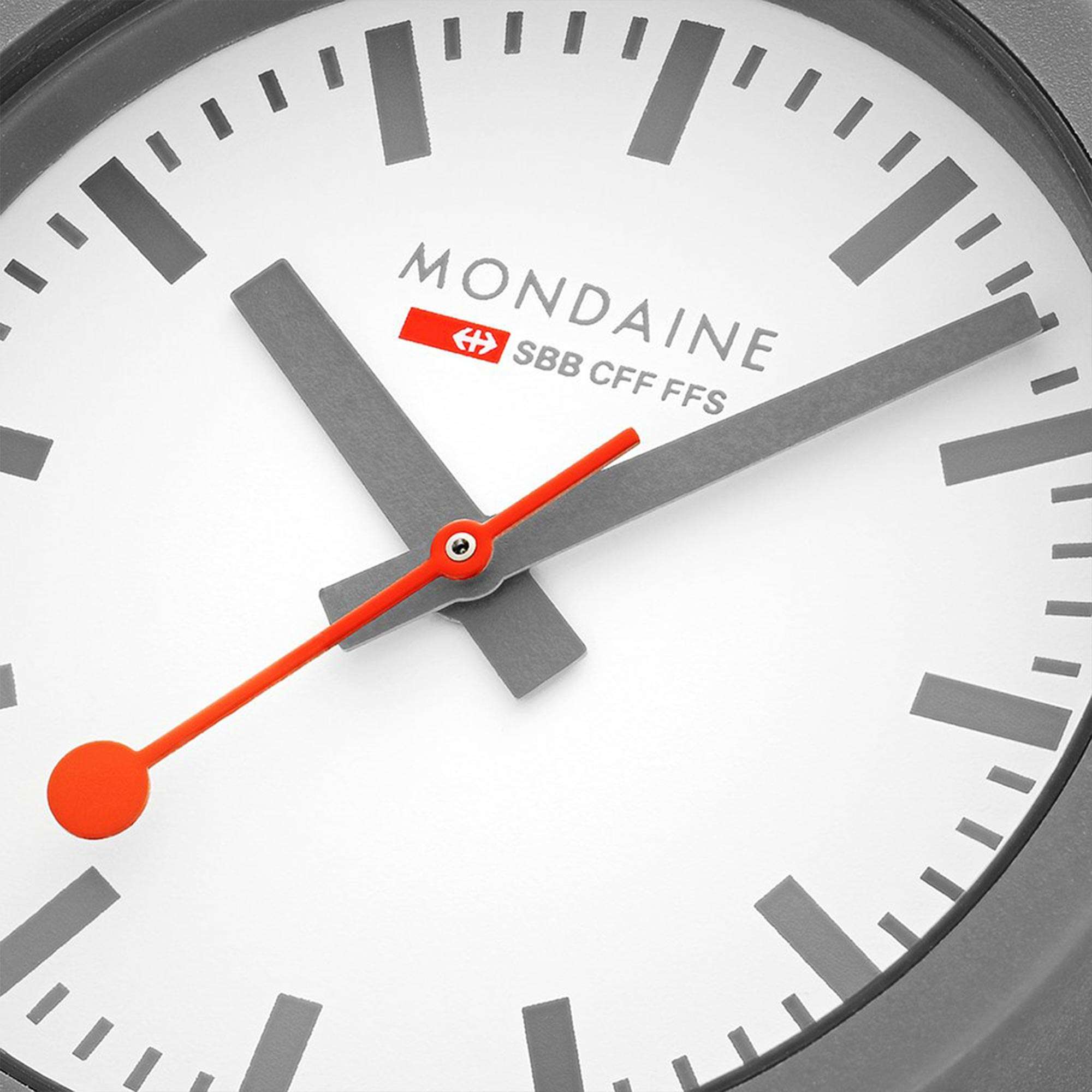 Mondaine Essence Nachhaltiger Quarz Weißes Zifferblatt Textilarmband Uhr MS1.32111.LH