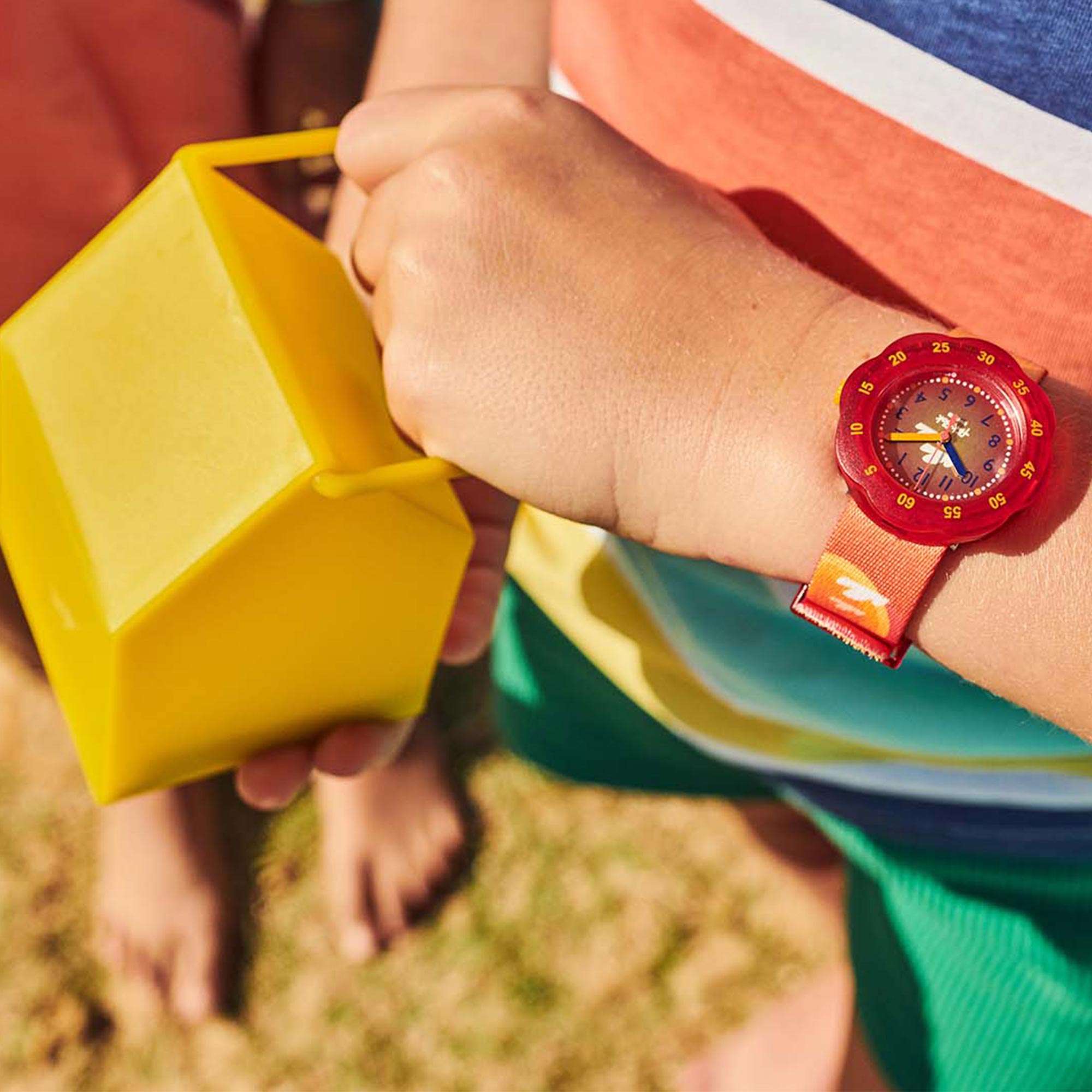 Flik Flak Pool in Miami Palmiboo Quarzwerk Rotes Zifferblatt Textilarmband Kinderuhr FPSP040