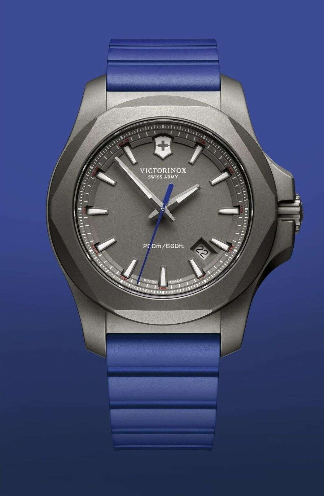 Victorinox Swiss Army I.N.O.X Blaues Gummi Graues Titan Quarz Herren Uhr 241759
