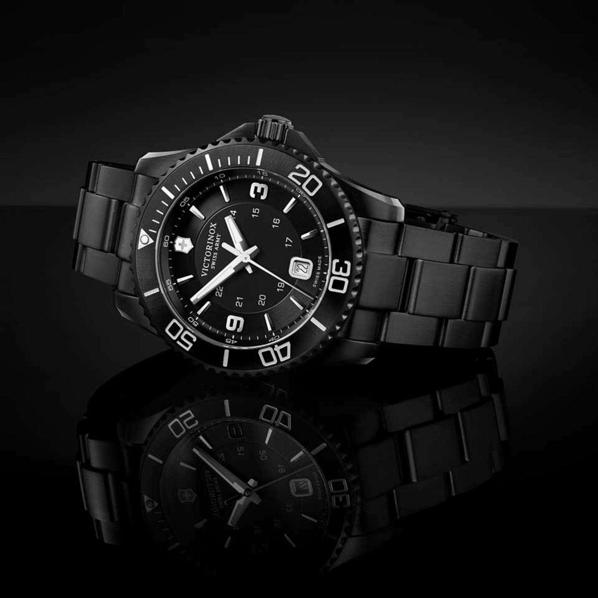 Victorinox Swiss Army Maverick Black Edition Quarz Schwarzes Zifferblatt Armband aus schwarzem Edelstahl Herren Uhr 241798