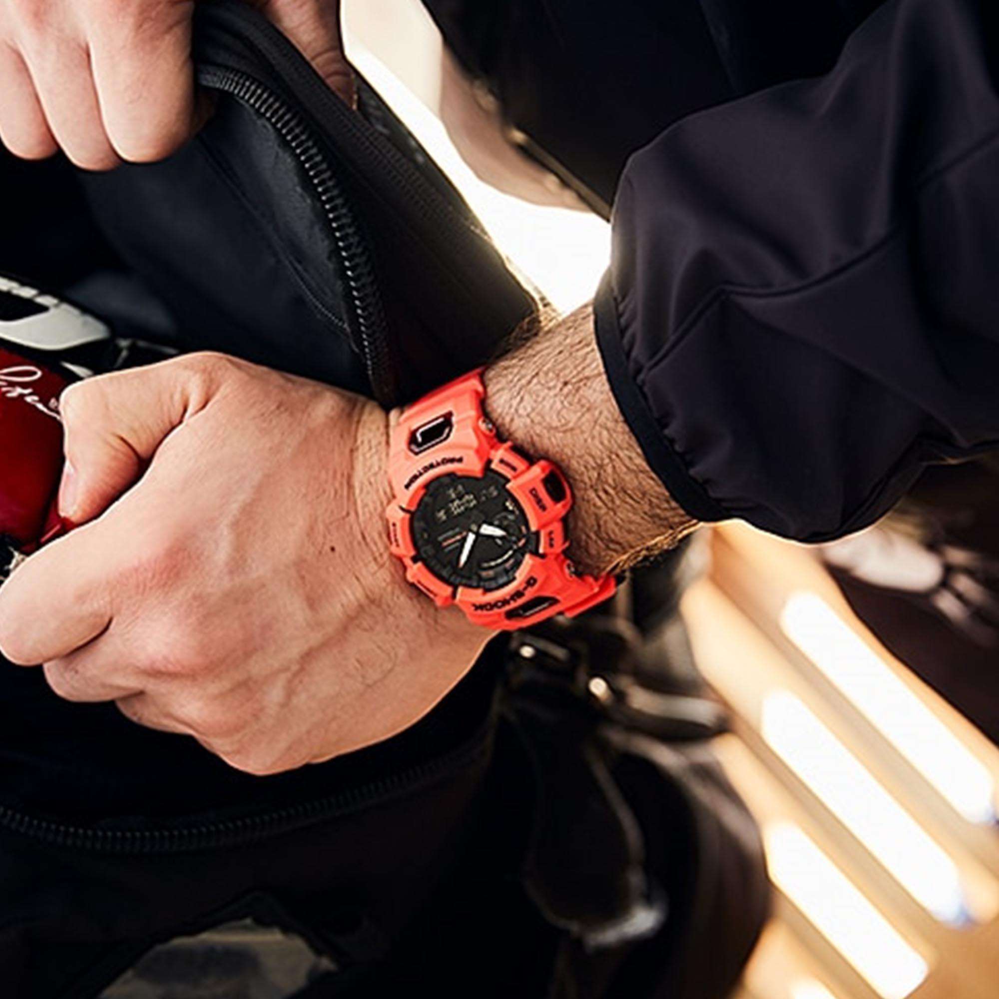 Casio G-Shock G-Squad Quarz Schwarze Zifferblatt Rotes Harzarmband Herren Uhr GBA-900-4AER