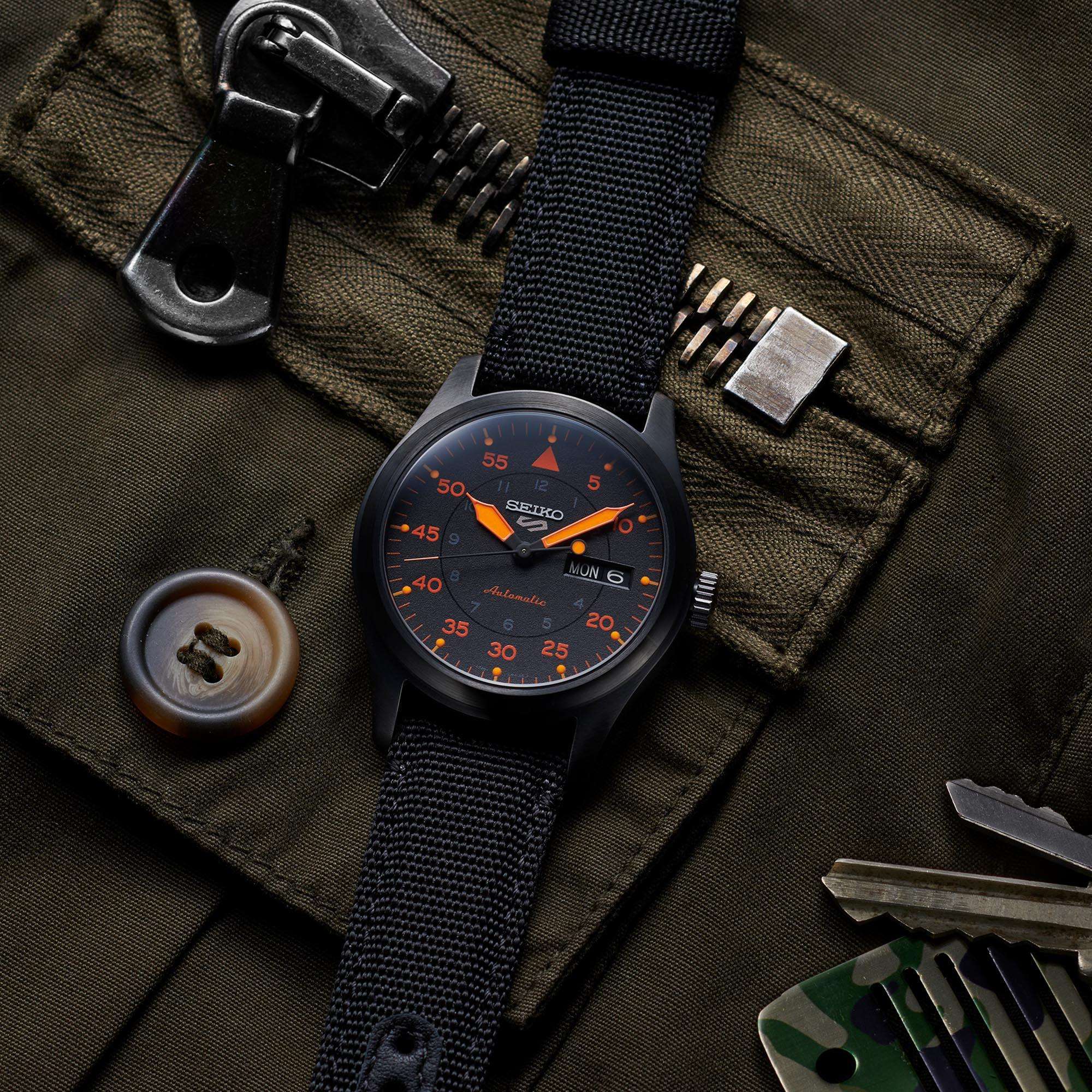 Seiko 5 Flieger Pilot/Aviation Style Automatik Schwarz und Orange Zifferblatt Canvas Armband Herren Uhr SRPH33K1
