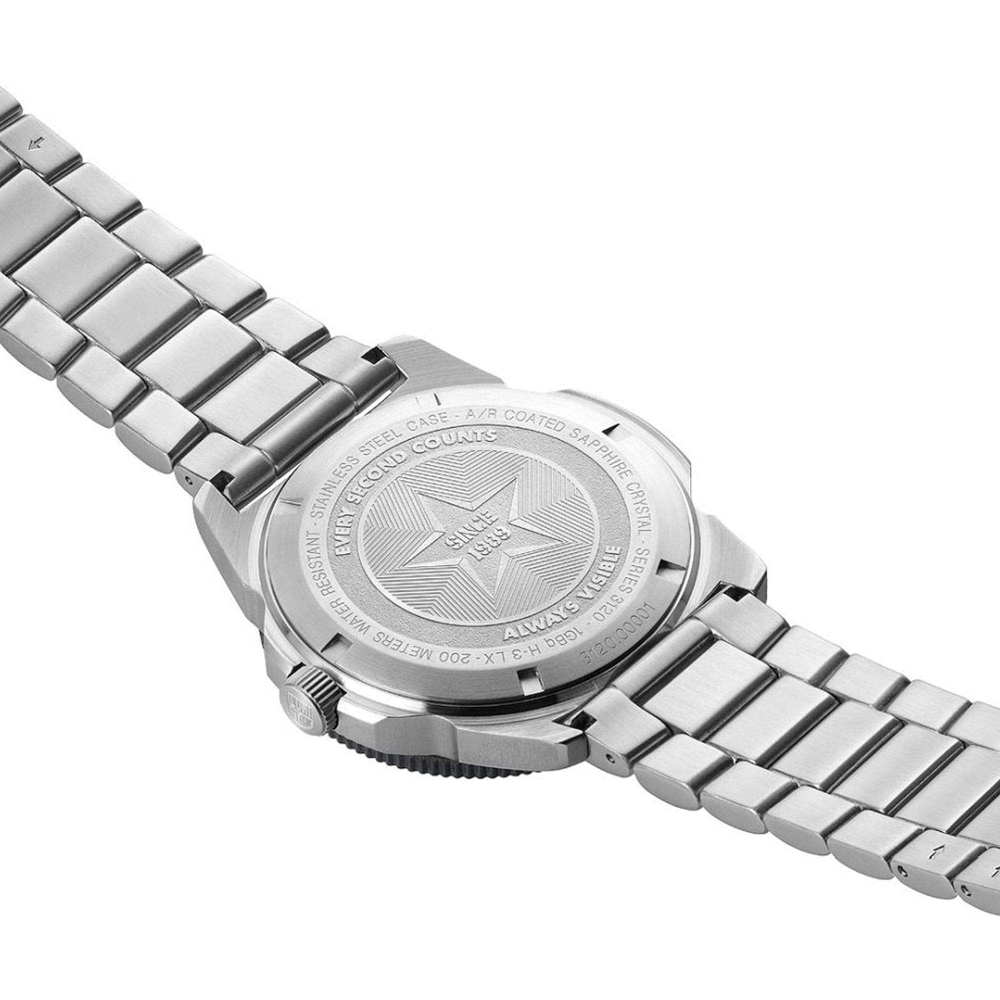 Luminox Pacific Diver Quartz Movement Black Dial Stainless Steel Bracelet Mens Watch XS.3122
