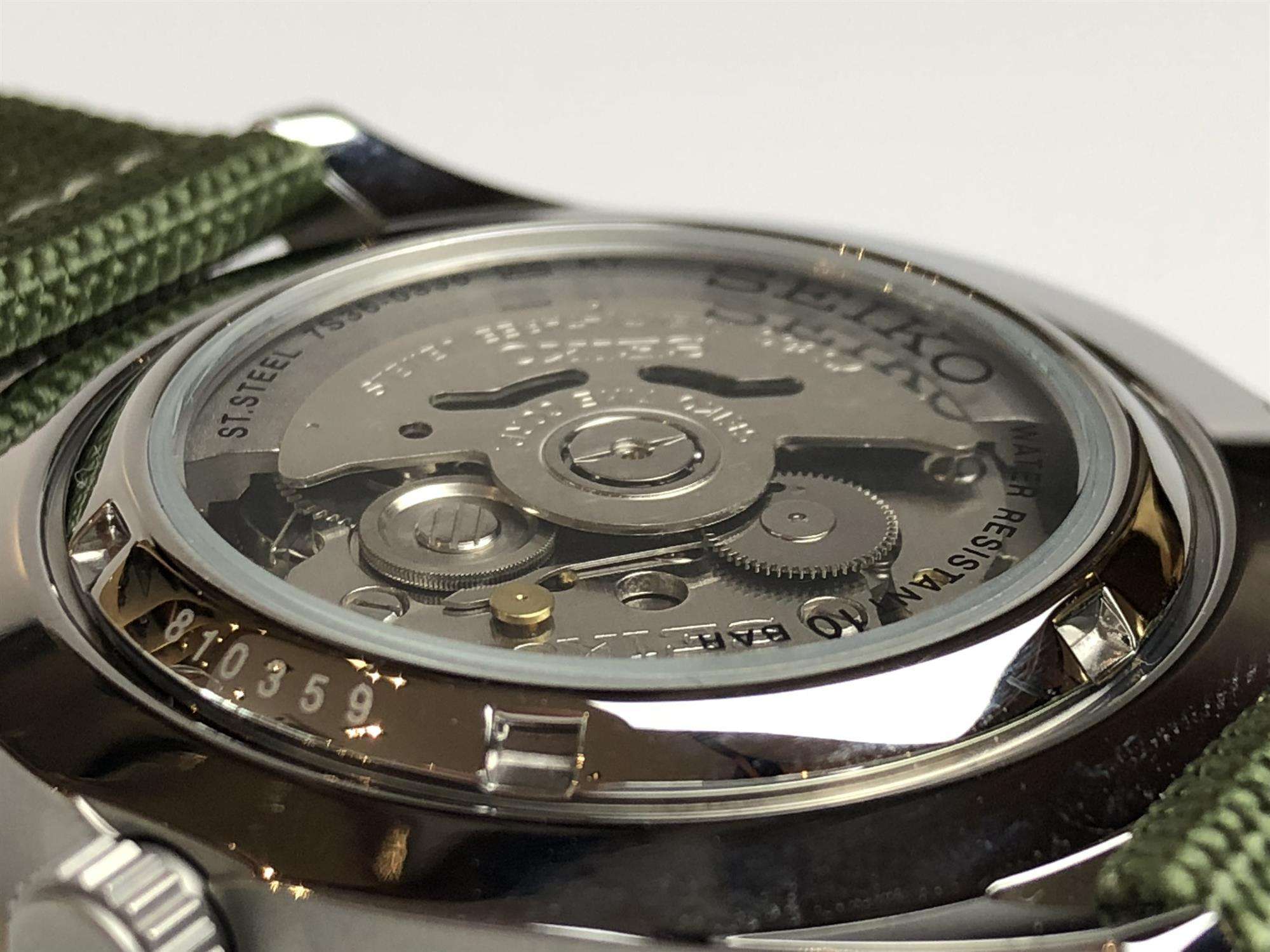 Seiko 5 Sports Automatik Grünes Zifferblatt Grünes NATO Style Armband Herren Uhr SNZG09K1