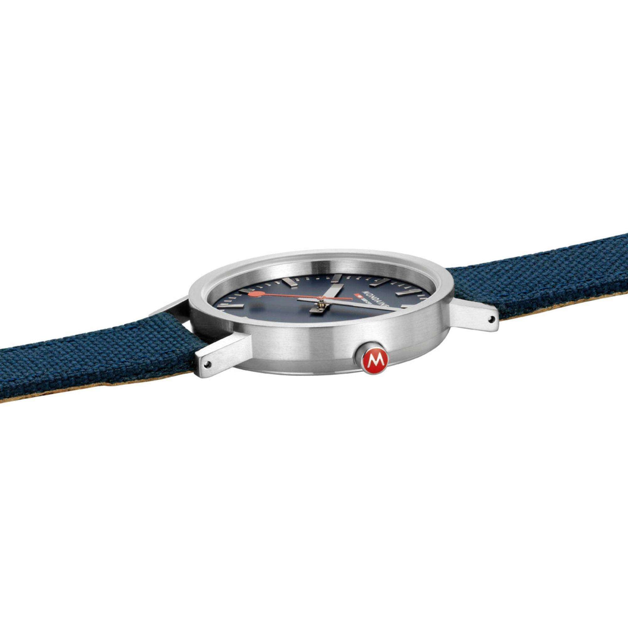 Mondaine Classic Tiefblaues Textilband Blaues Zifferblatt Uhr A660.30314.40SBD