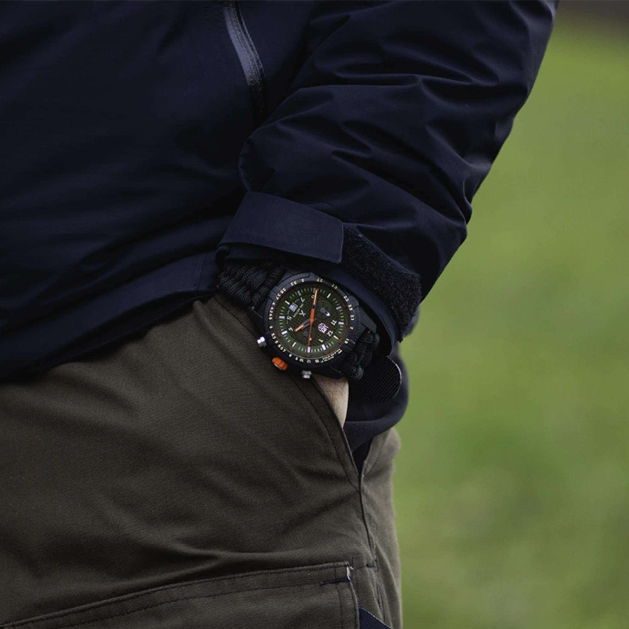 Luminox Bear Grylls Survival Land Serie Quarz Grünes Zifferblatt Schwarzes Textilarmband Herren Uhr XB.3797.KM