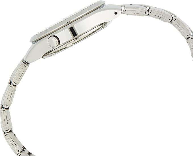 Side profile of a Seiko 5 watch  SNK623K1 showing the crown and stainless steel bracelet