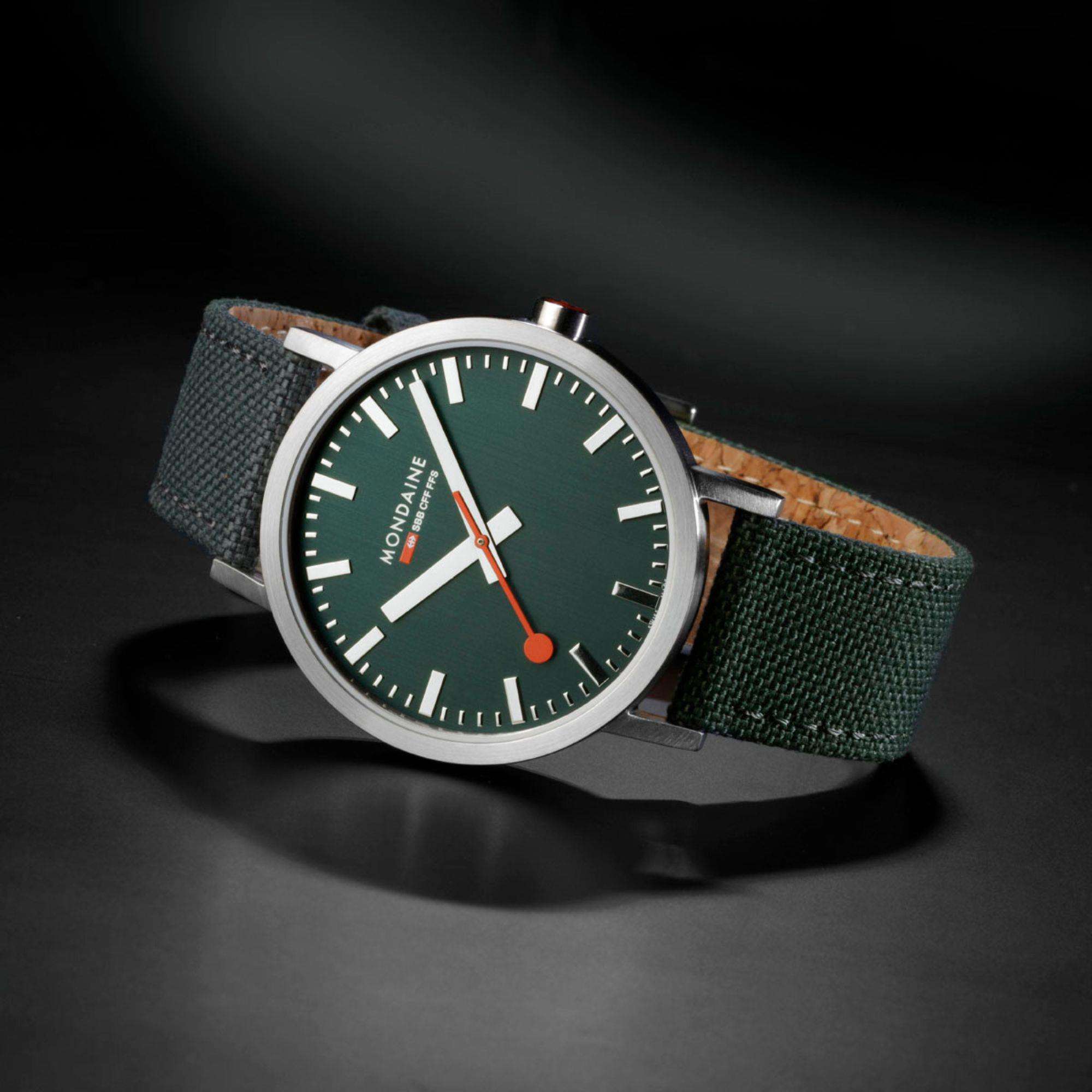 Mondaine Classic Waldgrünes Zifferblatt Uhr A660.30360.60SBF