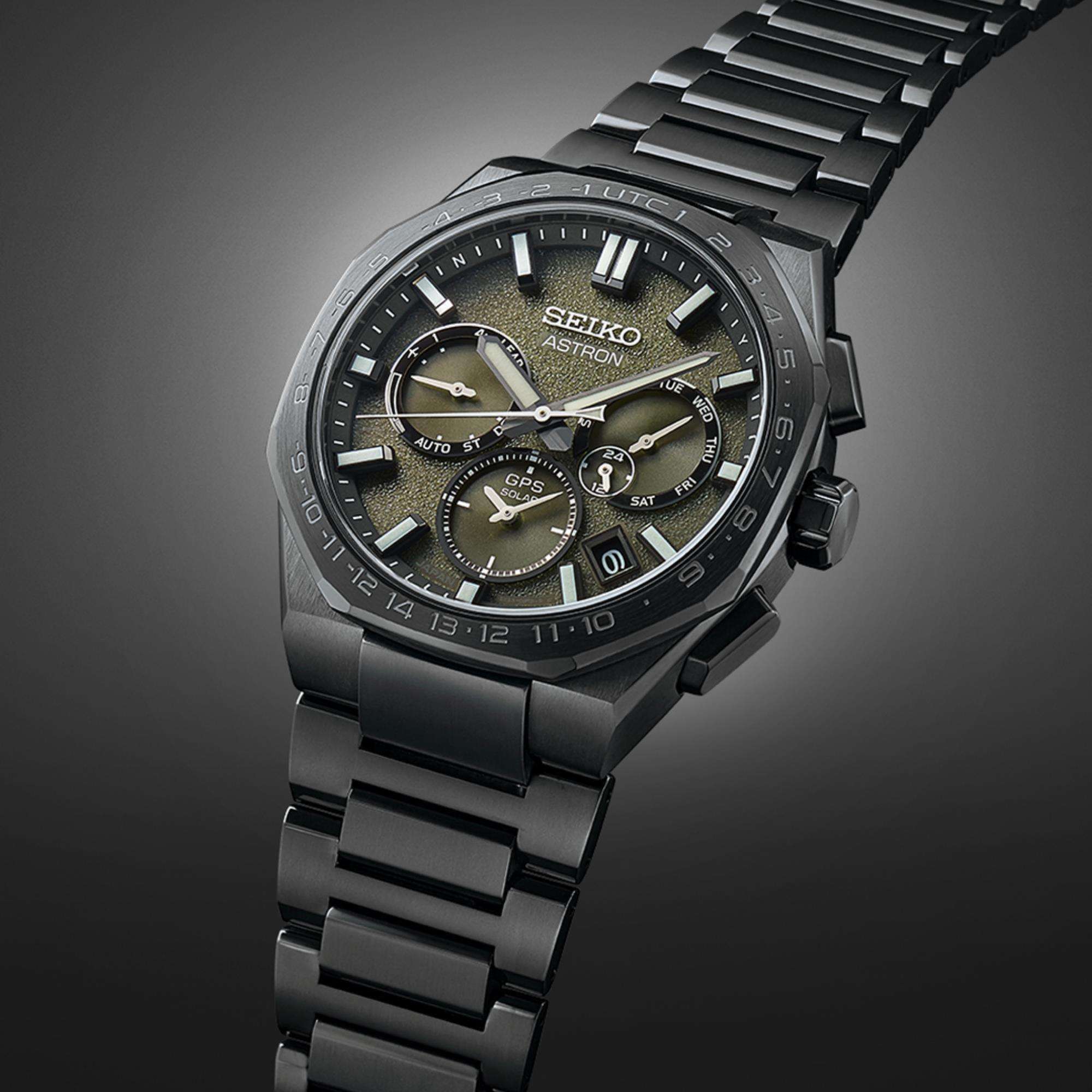Seiko Astron Limited Edition (600 Stück) Resident Evil Death Island 'Chris' GPS Solar Grau-Khaki Zifferblatt Herren Uhr SSH129J1