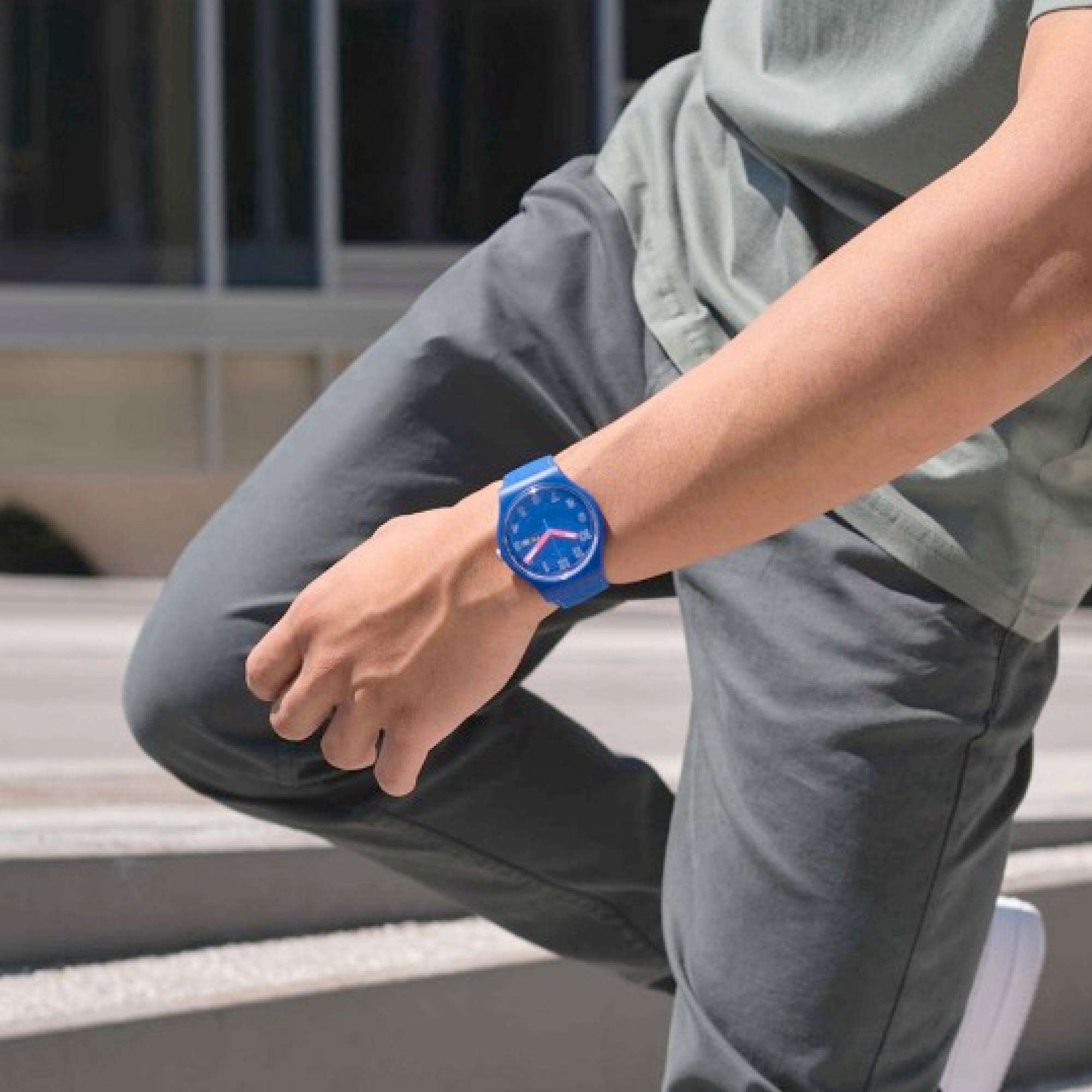 Swatch The January Collection 'Cobalt Disco' Quarz Uhr SO29N705